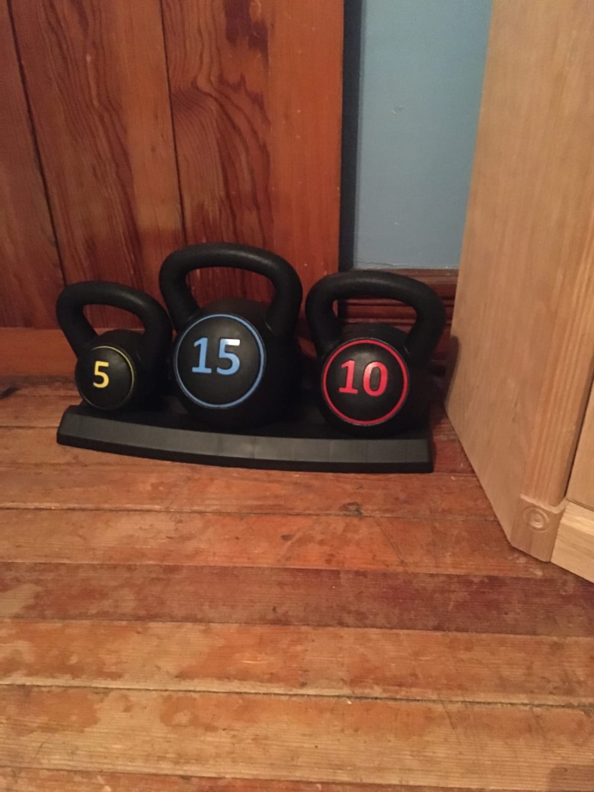 Best Choice Products 3-Piece Kettlebell Set with Storage Rack, HDPE Coated Exercise Fitness Concrete Weights customer photo 2