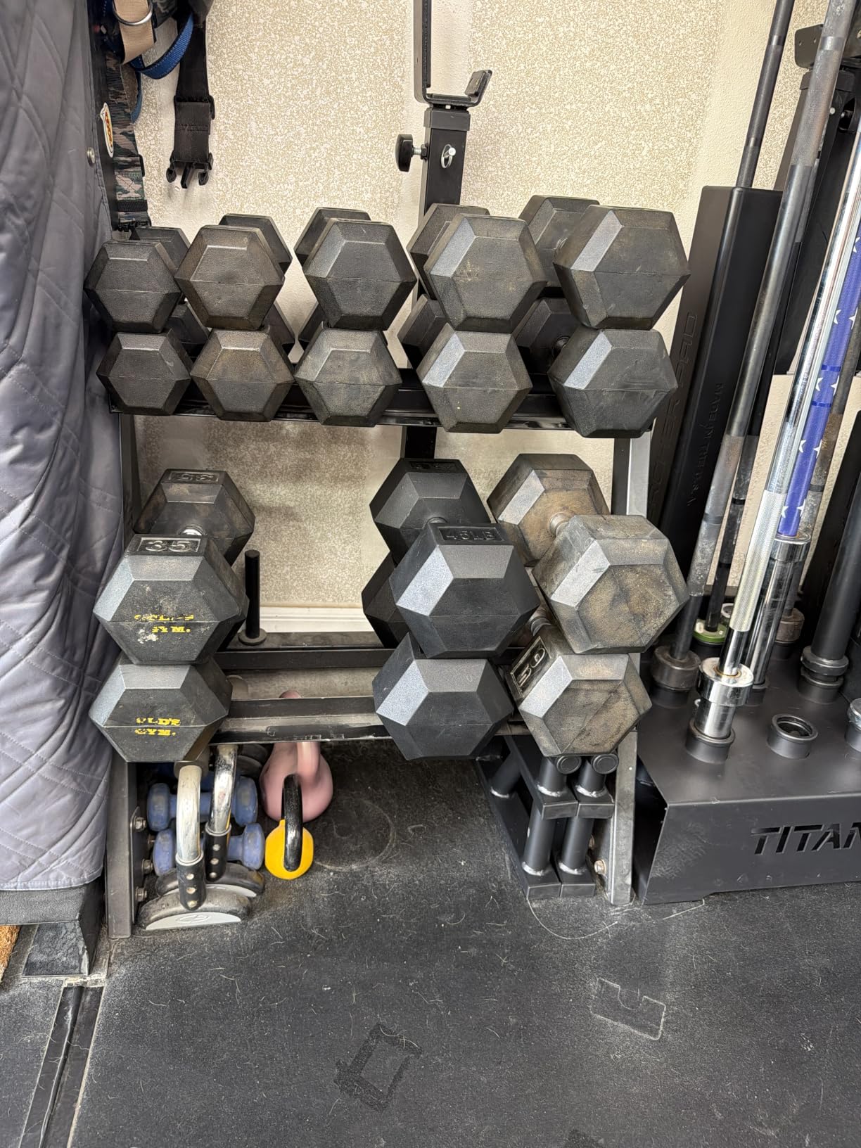 Amazon Basics Rubber Hex Dumbbell Hand Weight customer photo 1