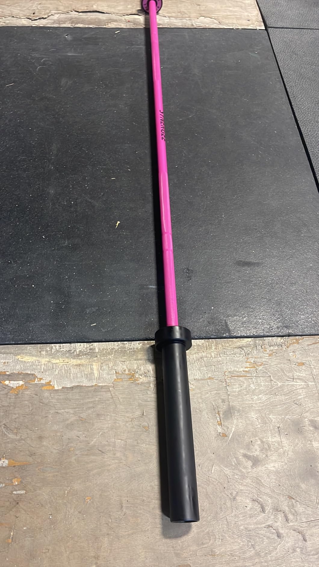 Synergee Games 15kg and 20kg Colored Ceramic Coated Barbells. Rated 1500lbs for Weightlifting and Powerlifting. Black, Red, Grey, Pink customer photo 2
