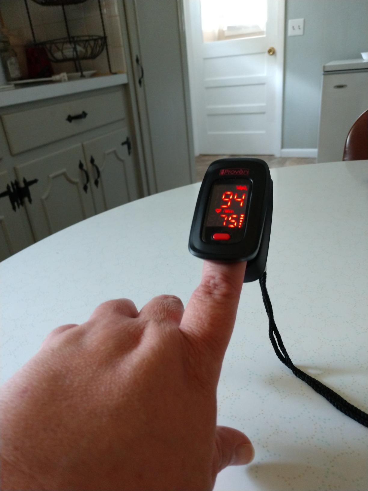 iProven Pulse Oximeter Fingertip for Oxygen Saturation & Respiratory Rate | Pulse Rate and Blood Oxygen Saturation Monitor, Finger Oximeter O2 Monitor, Batteries, Case & Lanyard Included customer photo 2