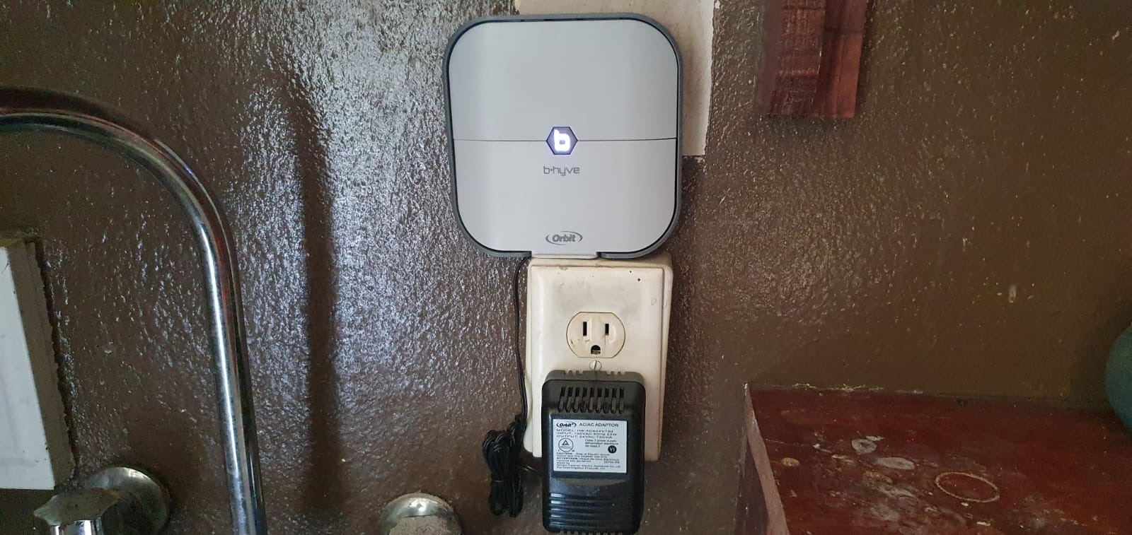 Orbit B-hyve Indoor Smart Sprinkler Controller - 8-Zone - WiFi Irrigation Controller - App Controlled Irrigation with Weather Adjustment - Easy Installation Smart Home Ready Device - 57925 customer photo 2