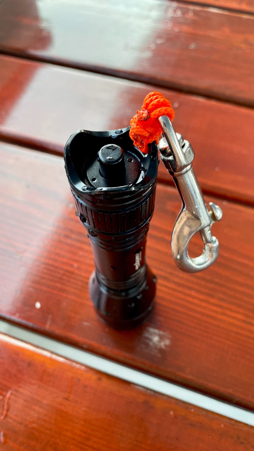 ORCATORCH D550 Dive Light with Hands-Free Wrist Mount | 1000 Lumens, 3 Modes (High/Low/Strobe), 8° Narrow Beam, Magnetic Tail Switch, IP68 Waterproof, for Night & Cave Diving customer photo 1