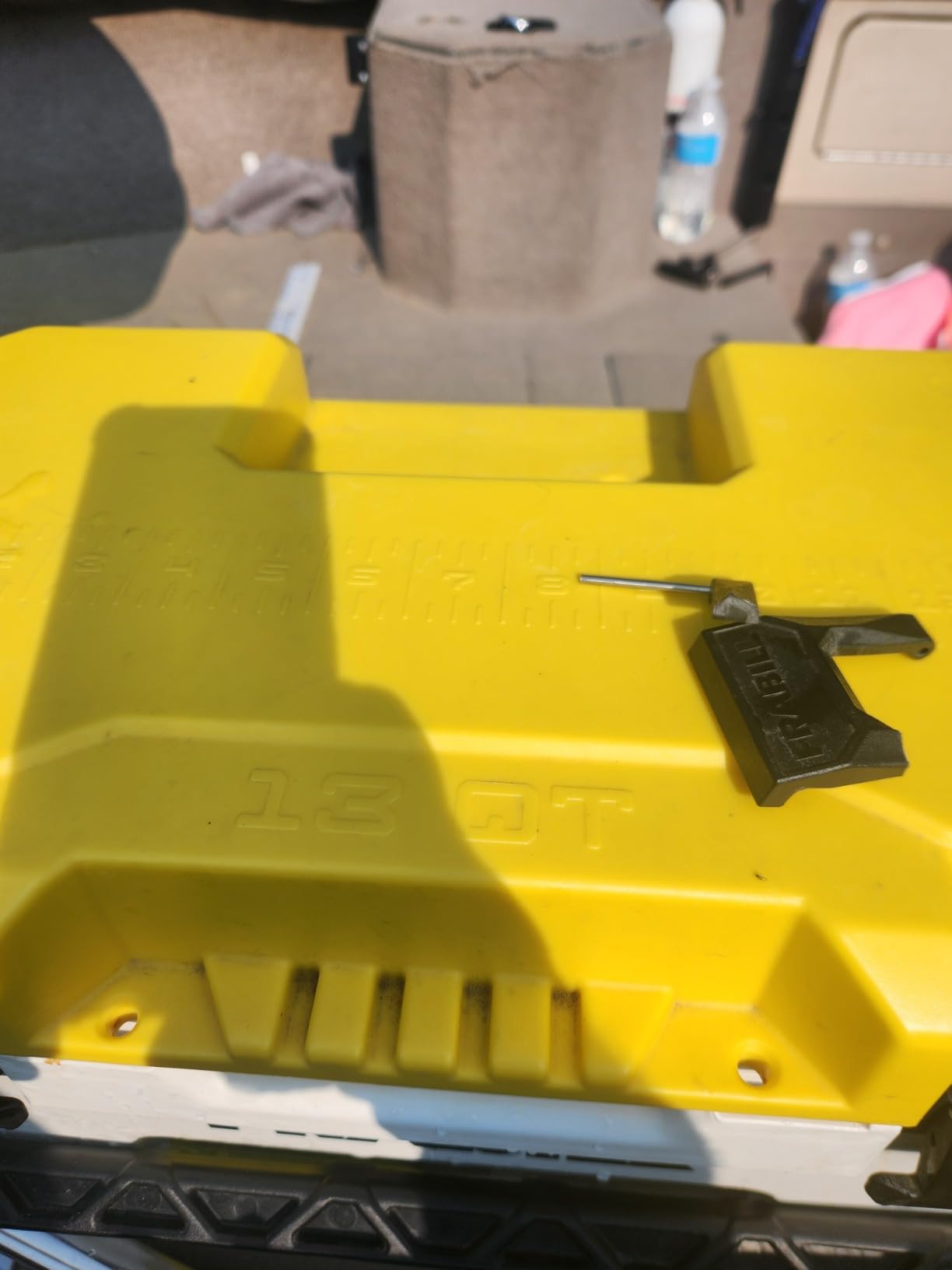 Frabill Magnum Bait Station 13 Quart Live Bait Well, White and Yellow customer photo 1
