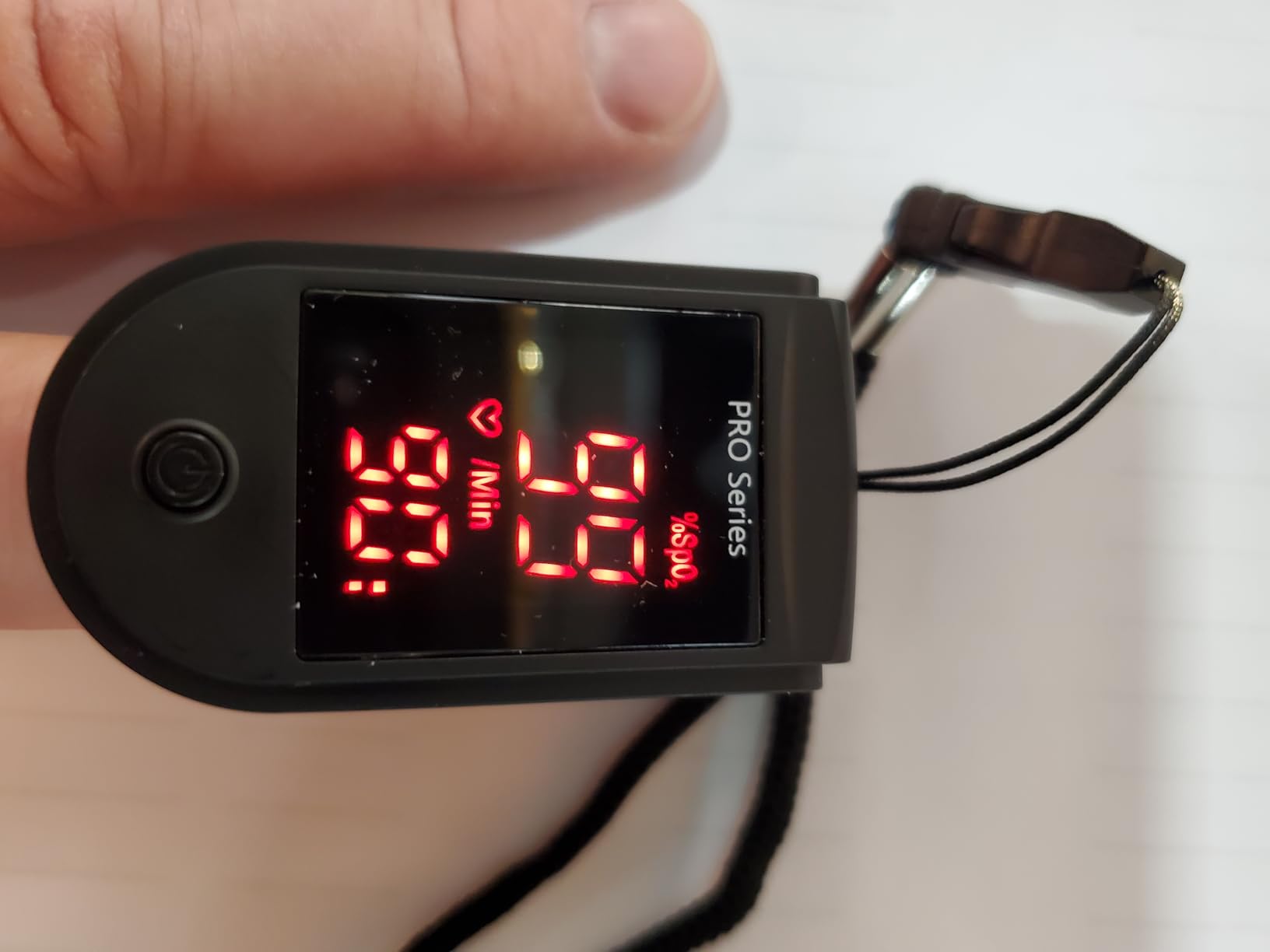 Zacurate 500 Series Fingertip Pulse Oximeter Blood Oxygen Saturation Monitor with Silicon Cover, Batteries and Lanyard, Royal Black customer photo 2