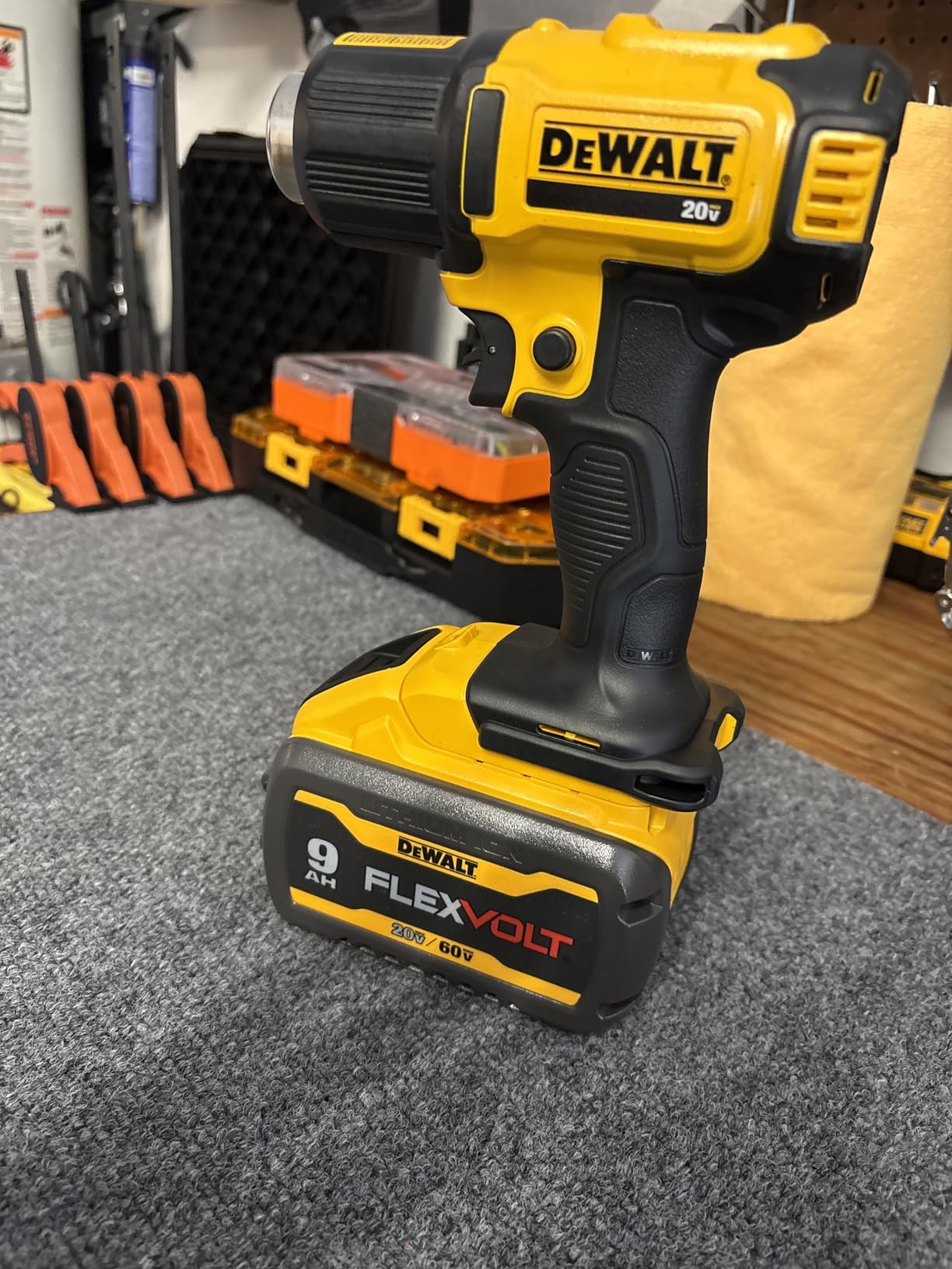 DEWALT 20V MAX Heat Gun, Cordless, Up to 990 Degrees, 42 Minutes of Run Time, LED Light, Heatgun with Flat and Hook Nozzle Attachments,Tool Only (DCE530B) customer photo 2
