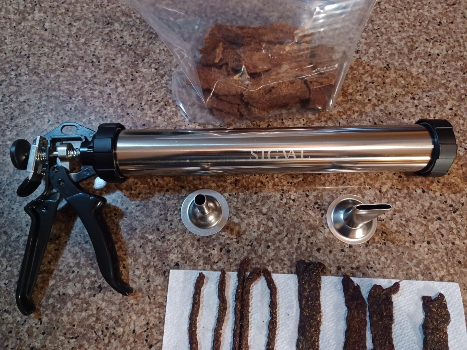 SIGVAL Frontier Jerky Gun, Beefy, with Stainless Steel Nozzles & Sausage Tips customer photo 1