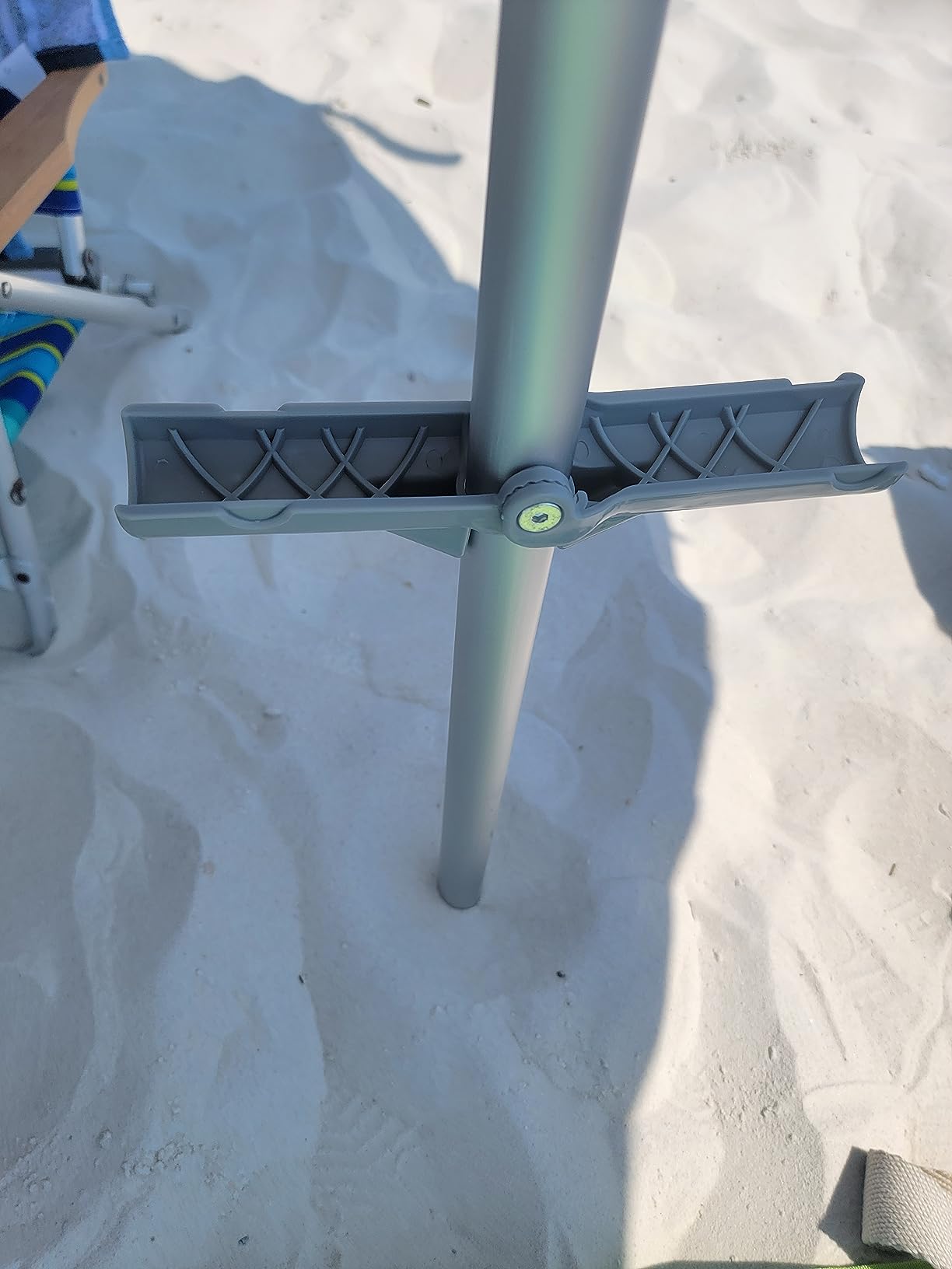 Blissun 7.2' Beach Umbrella with Sand Anchor, Outdoor Portable Beach Umbrella for Sand with Tilt Pole, Carry Bag, Air Vent customer photo 1