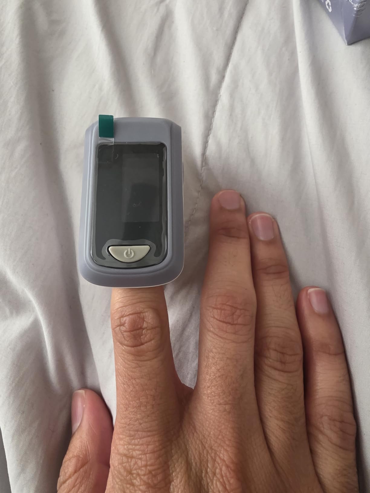 Fingertip Pulse Oximeter Blood Oxygen Saturation Monitor Pulse Ox, Heart Rate and Fast Spo2 Reading Oxygen Meter with OLED Screen Included Lanyard and 2 X AAA Batteries customer photo 1