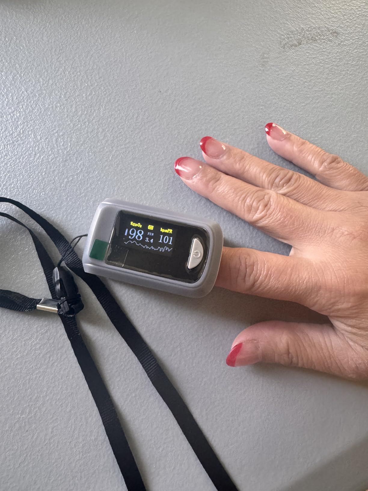 Fingertip Pulse Oximeter Blood Oxygen Saturation Monitor Pulse Ox, Heart Rate and Fast Spo2 Reading Oxygen Meter with OLED Screen Included Lanyard and 2 X AAA Batteries customer photo 2