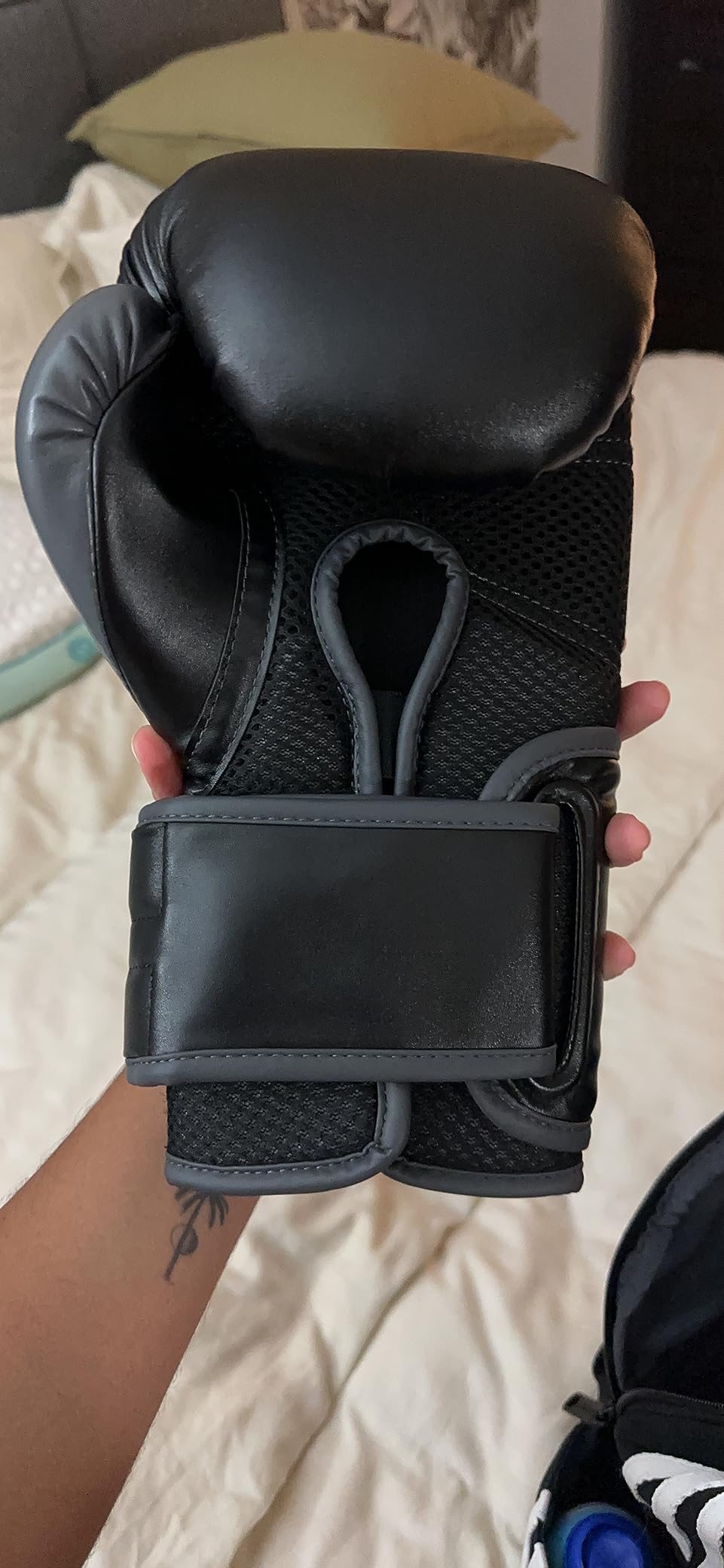 Everlast Powerlock 2 Hook & Loop Boxing Gloves | Fight Training Gloves | Hook and Loop with Durable Hand & Wrist Support | Heavy Bag & Fitness Training customer photo 2