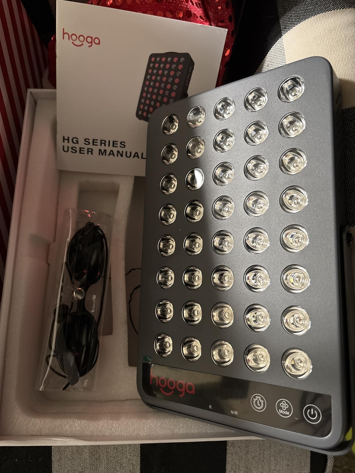 Hooga Red Light Therapy Panel Device - 660nm Red & 850nm Near Infrared Light Therapy, LED Light Therapy Lamp for Face & Body, 40 LEDs, Timer, Adjustable Stand - HG200 customer photo 1