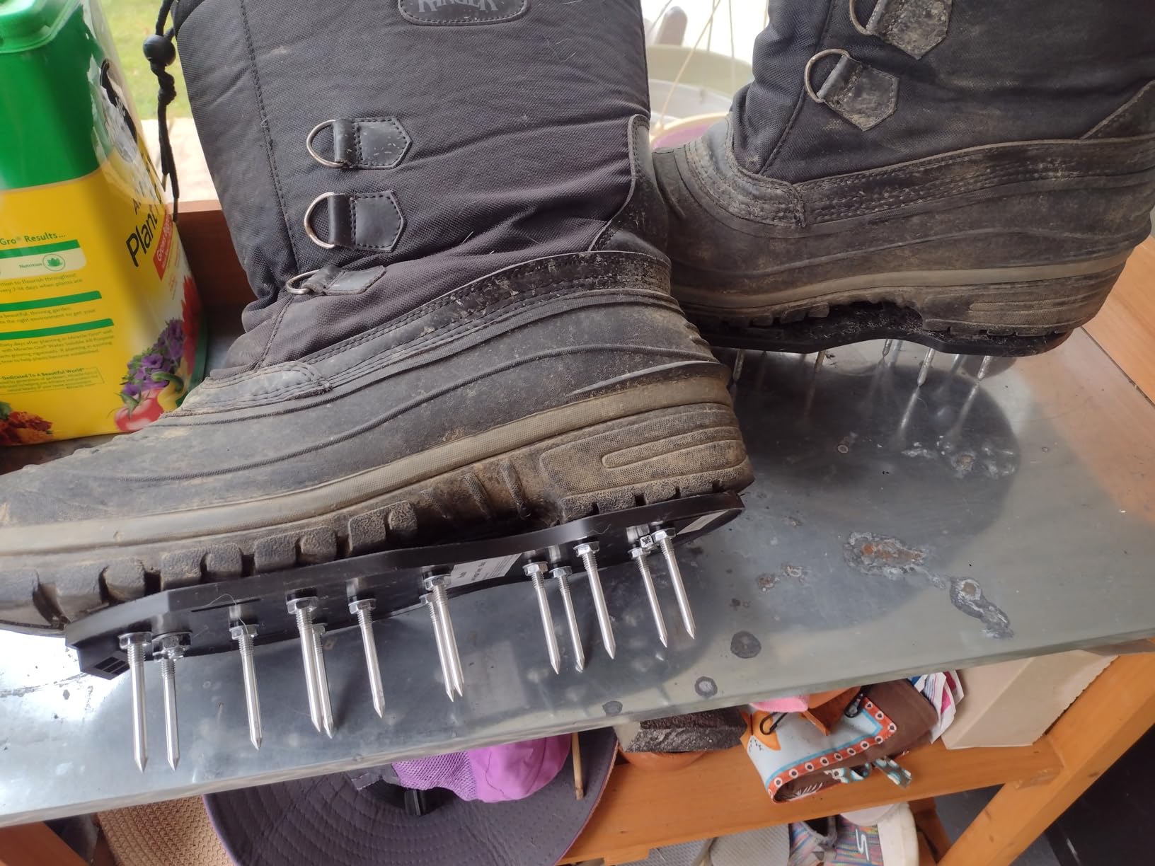 Ohuhu Lawn Aerator Shoes with Hook & Loop Straps, All New Unique Design Free-Installation Heavy Duty Spiked Aerating Sandals, One-Size-Fits-All for Yard Patio Lawn Garden customer photo 2