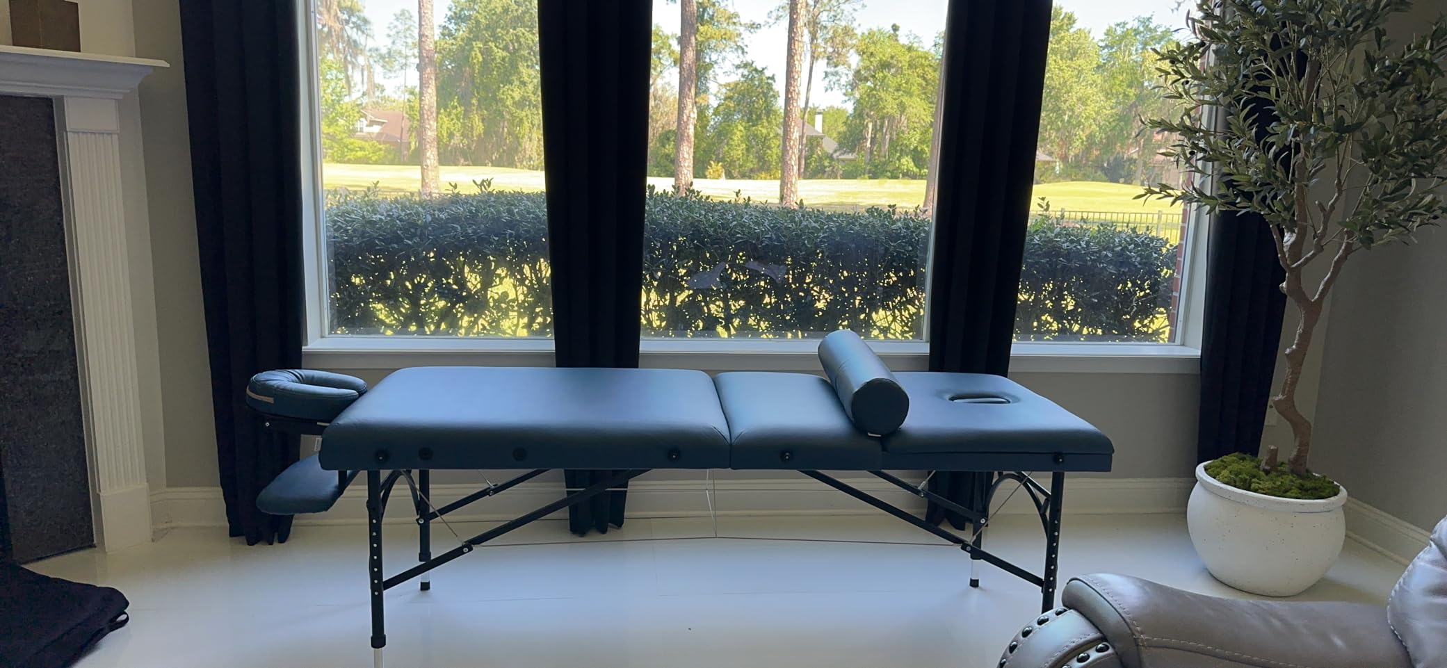 Saloniture Professional Portable Lightweight Tri-Fold Massage Table with Aluminum Legs - Includes Headrest, Face Cradle, Armrests and Carrying Case, Blue customer photo 1