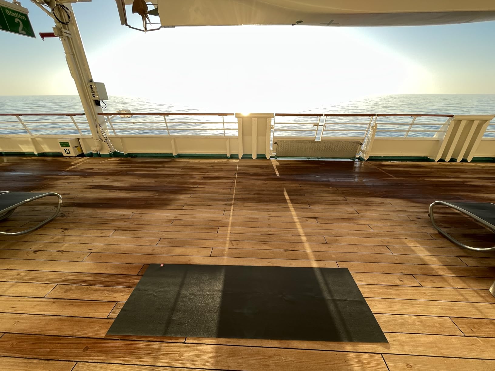Manduka eKO SuperLite Yoga Mat - 1.5mm Natural Rubber | Foldable & Travel Friendly | Soft Textured Surface | Eco-friendly customer photo 2