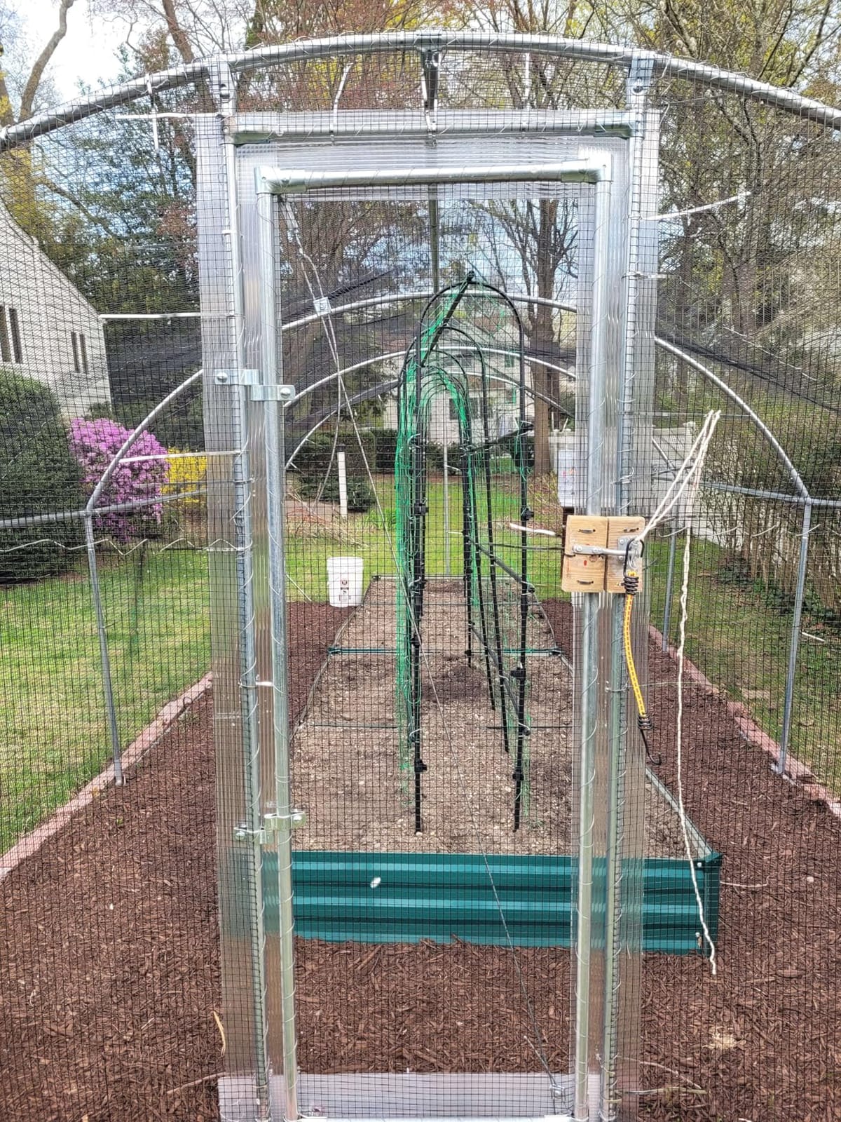 Large Metal Chicken Coop Round Top Upgrade Tri-Supporting Wire Mesh Chicken Run, Chicken Pen with Water-Resident and Anti-UV Cover, Duck Rabbit House Outdoor (6.6'L x 9'W x 6.5'H) customer photo 1