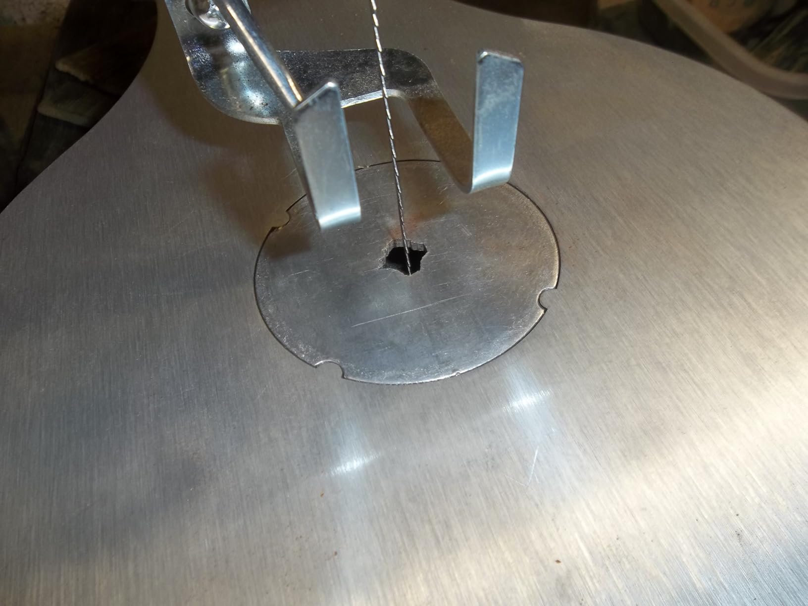 WEN Variable Speed Scroll Saw, 16-Inch with Work Light and Easy Access Blade Changes (3923) customer photo 2
