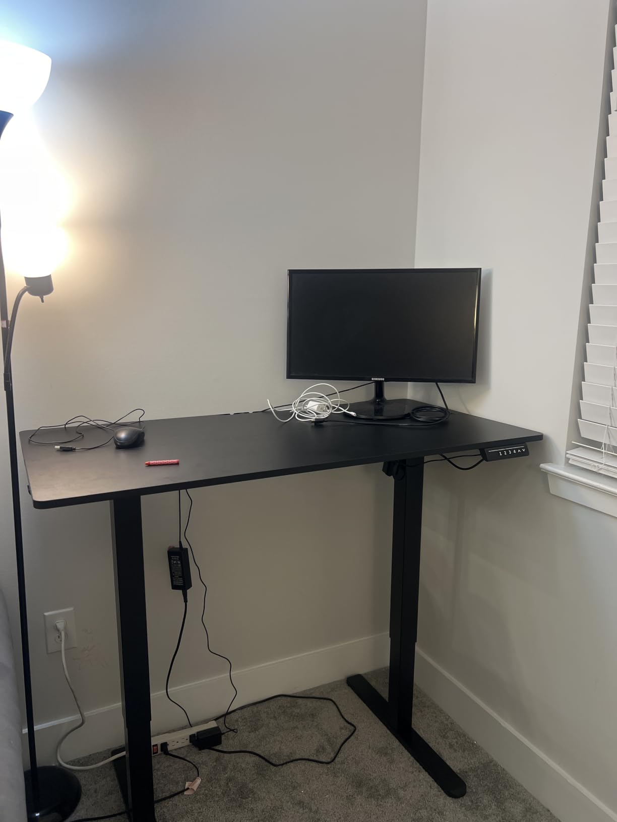ErGear Height Adjustable Electric Standing Desk, 48 x 24 Inches Sit Stand up Desk, Memory Computer Home Office Desk, White customer photo 1