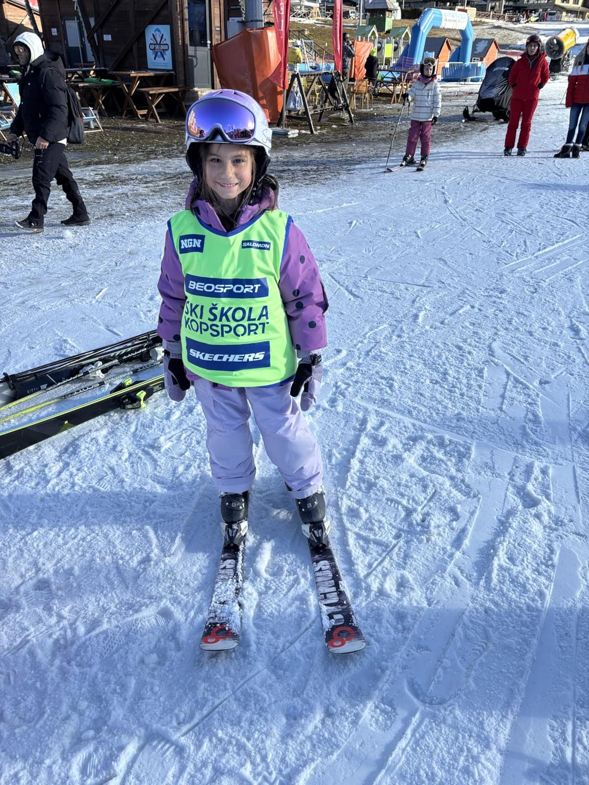 Odoland Kids Ski Helmet, Snow Helmet with Ski Goggles Set for Boys and Girls, Shockproof, Windproof, Safety Snowboard Sports Helmets and Protective Goggles for Children Age 6-14 customer photo 1