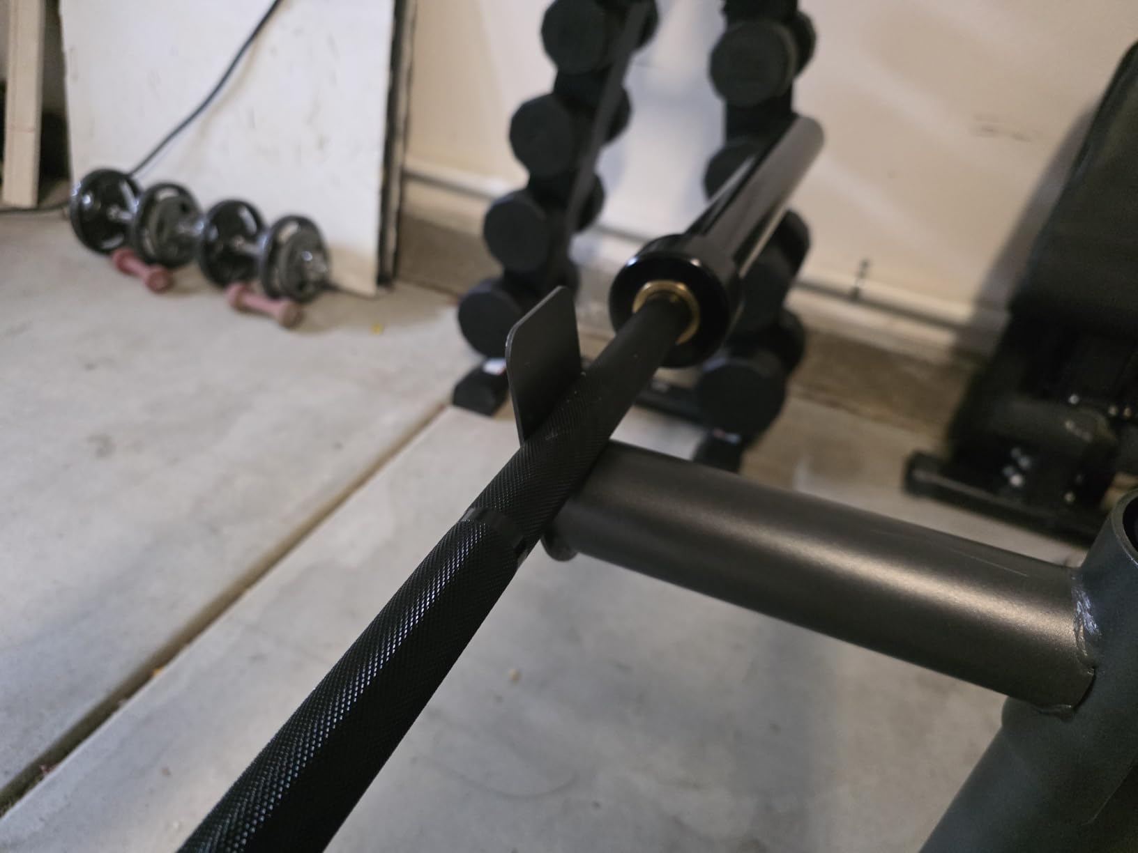LIONSCOOL 7FT Olympic Barbell for Weightlifting, Power Lifting, 2 Inch Strength Training Bar for Squats, Deadlifts, Presses, Rows, Curls - 700lbs/1000lbs/1500lbs Capacity customer photo 2