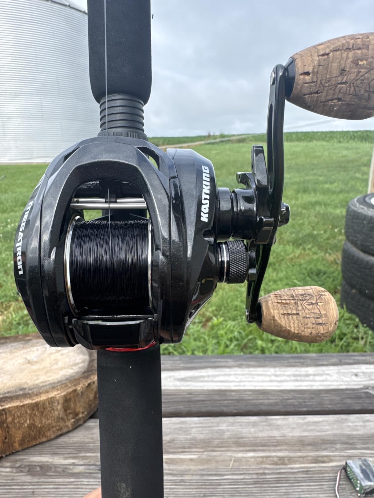 KastKing Megatron 100&200 Baitcasting Reels, Low Profile, High Capacity | Max Drag: 28.6 lb, 7+1 BB, 6.9 oz, Graphite Frame, CNC Aluminum Spool, 8-Button Magnetic Brakes, 3A Cork Handles customer photo 1