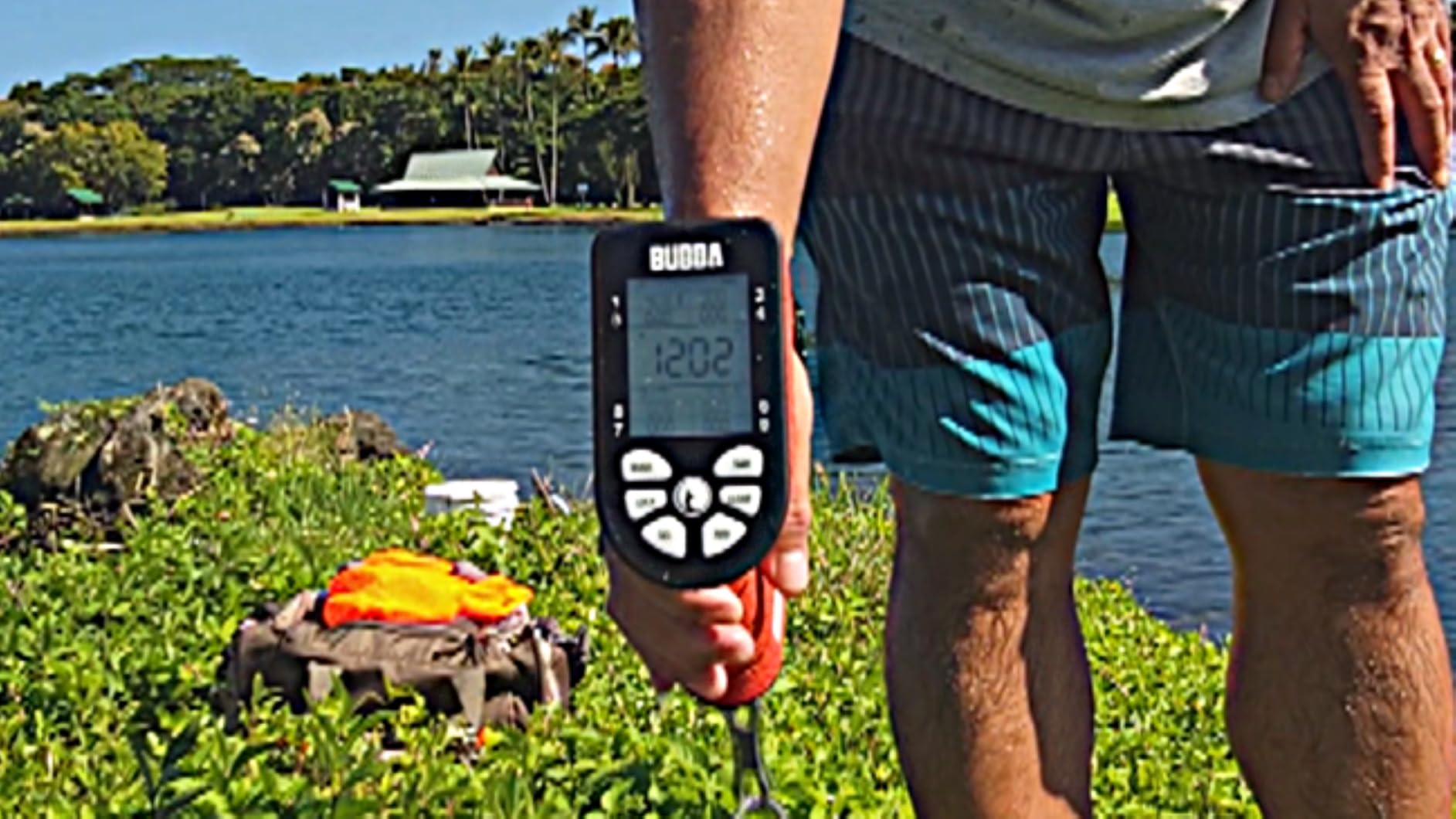 BUBBA Smart Fish Scale - Tournament Fishing Tool - Built in Fish Clip and Hook - 2 Modes, Digital Screen, 60lb Limit customer photo 1
