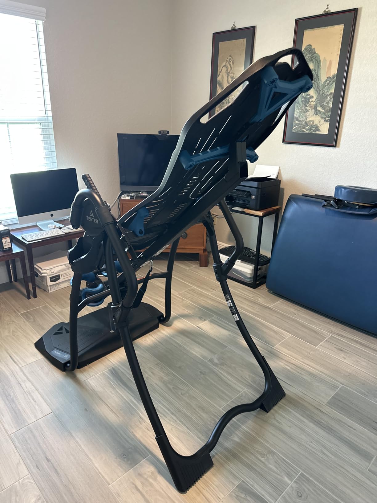 TEETER FitSpine LX9 Inversion Table, Deluxe Easy-Reach Ankle Lock, Decompression Surface for Back Pain Relief, Integrated Accessories, UL Safety Certified, Heavy-Duty 300 lb Capacity, FDA Registered customer photo 1