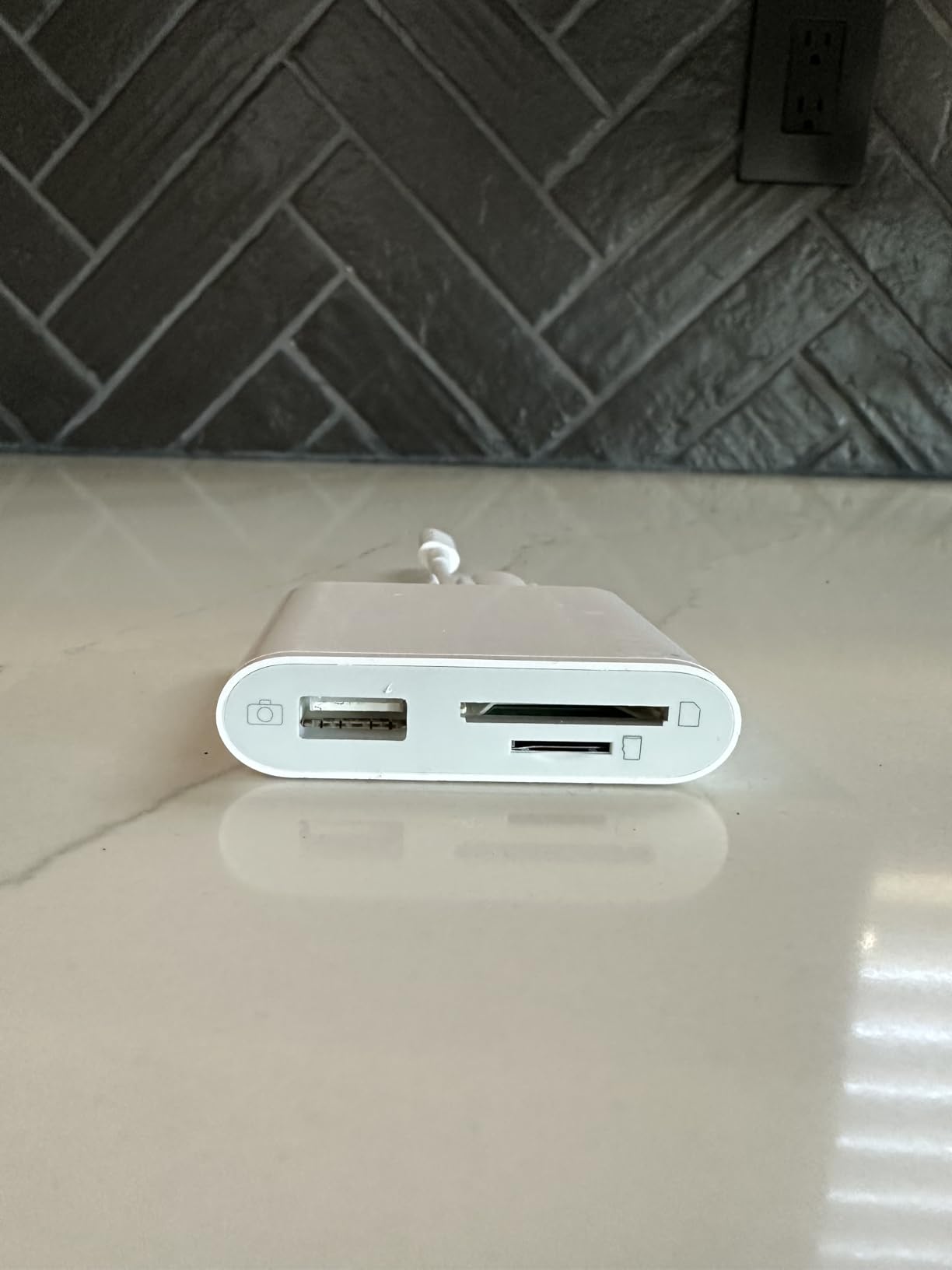 SZHAIYIJIN SD Card Reader for iPhone, Memory Card Reader with USB Camera Adapter Plug and Play Trail Game Camera Viewer Supports SD and TF Card MicroSD Card Adapter for iPad No App Required customer photo 2