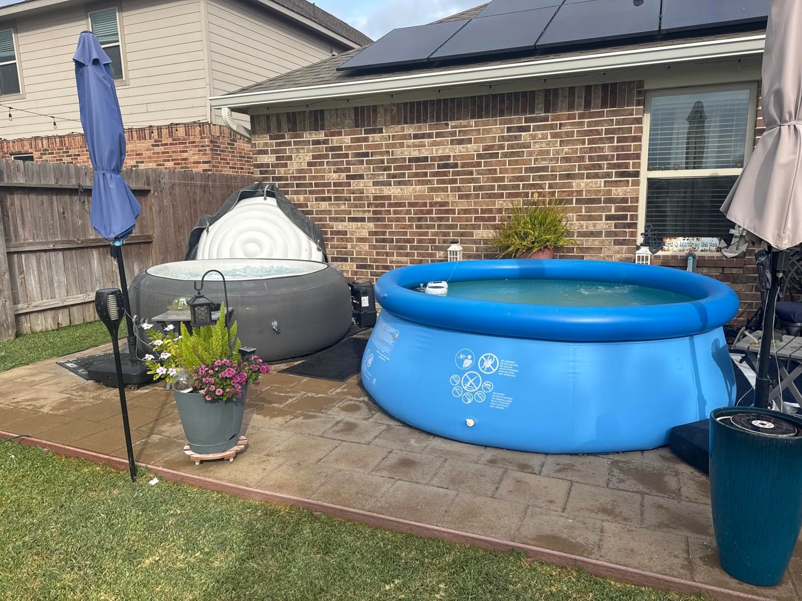 INTEX SimpleSpa 4 Person Inflatable Hot Tub, Portable Spa with 100 Jets | 28483E Built-in Hard Water Treatment with Cover & Ground Cloth for Insulation, 77in x 26in customer photo 2