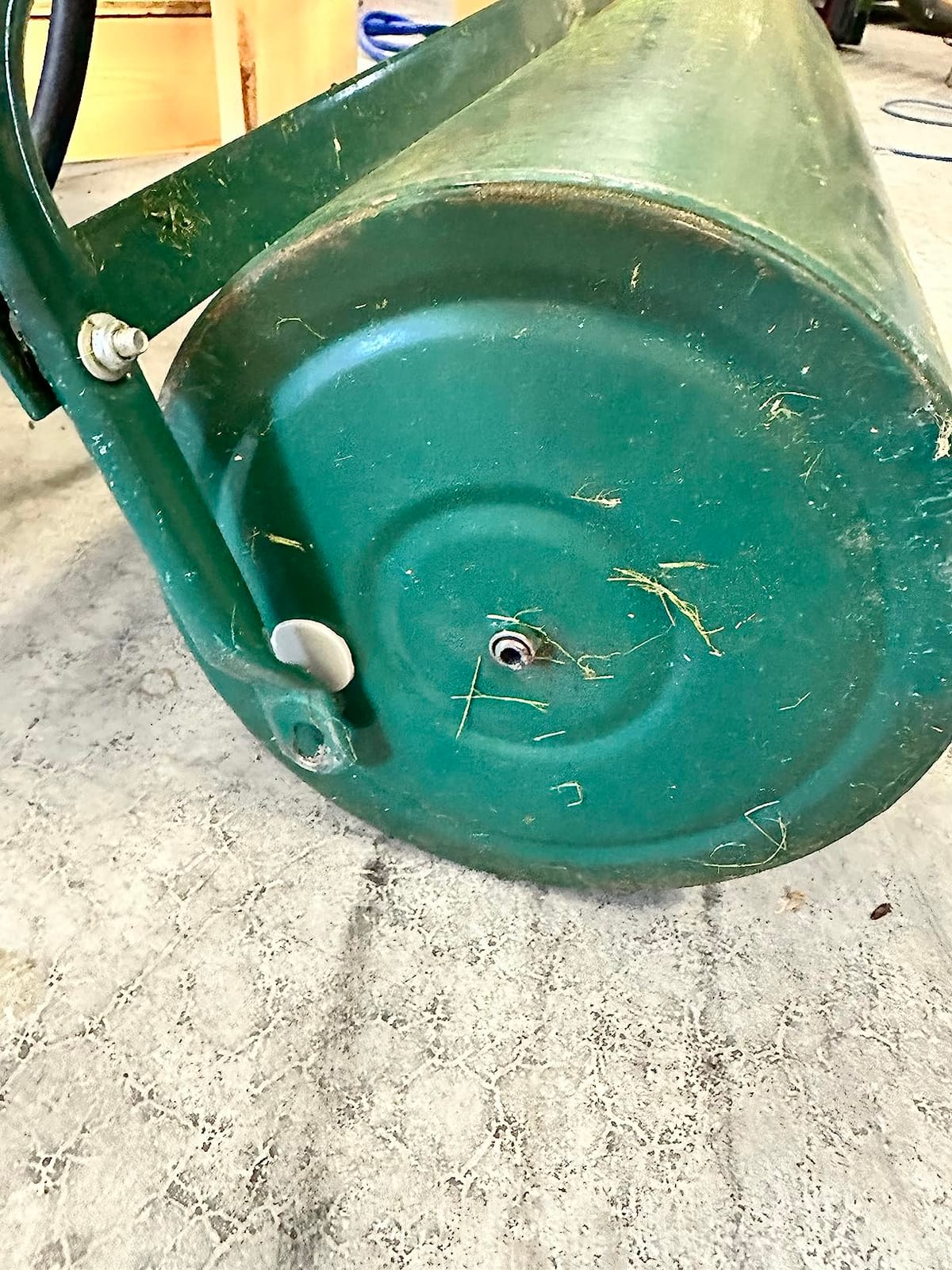 Goplus Lawn Roller, Push/Tow Behind Lawn Roller, 30 Gallon/113L Water Sand Filled Sod Roller Drum Roller with Detachable Gripping Handle, Yard Roller Pull Behind a Tractor for Garden Yard Park Farm customer photo 1
