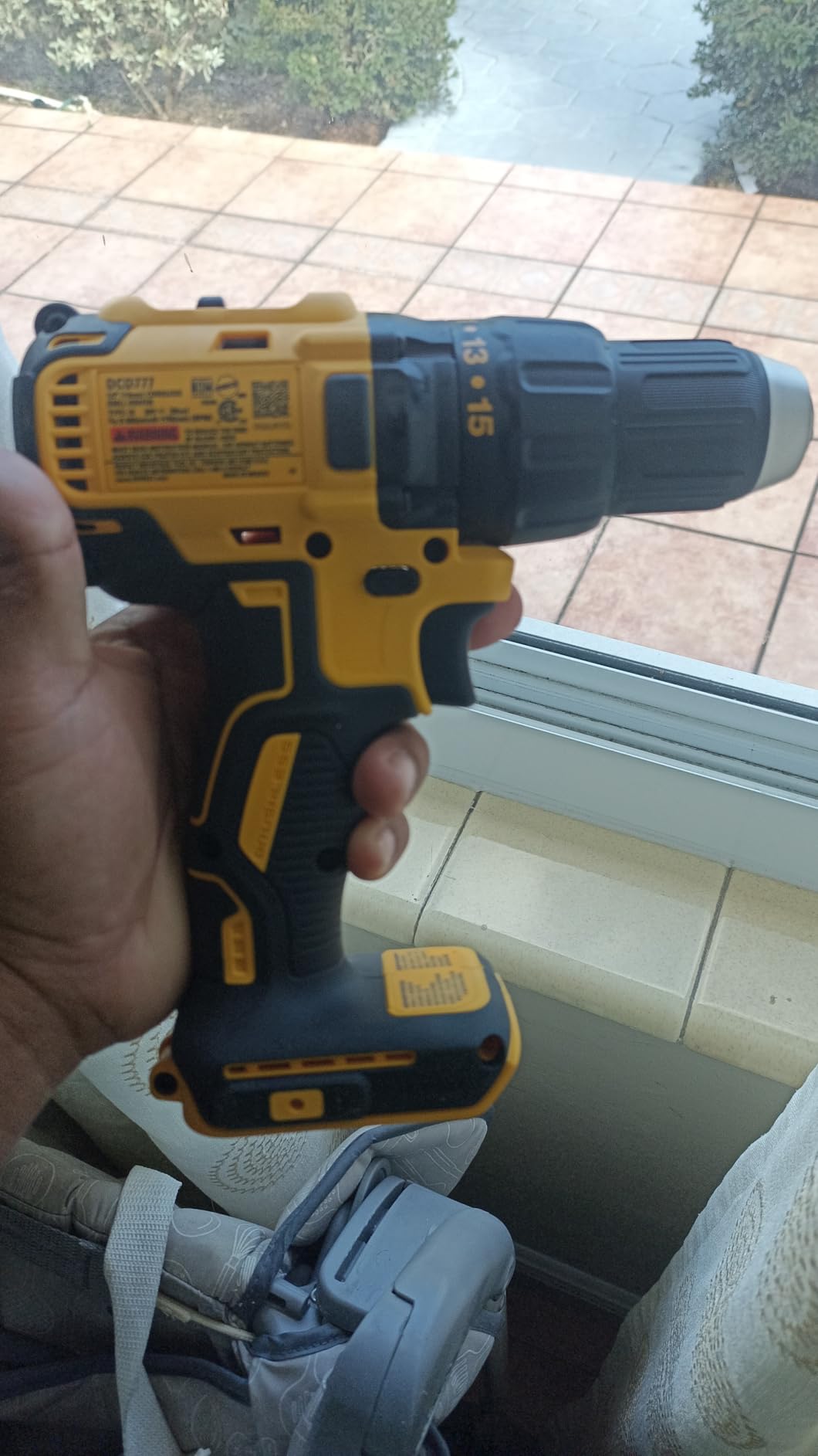 DEWALT 20V MAX Cordless Drill Driver Set, Brushless 1/2 In 2 Speed, 2.0 Ah Battery and Charger Included (DCD777D1) customer photo 2