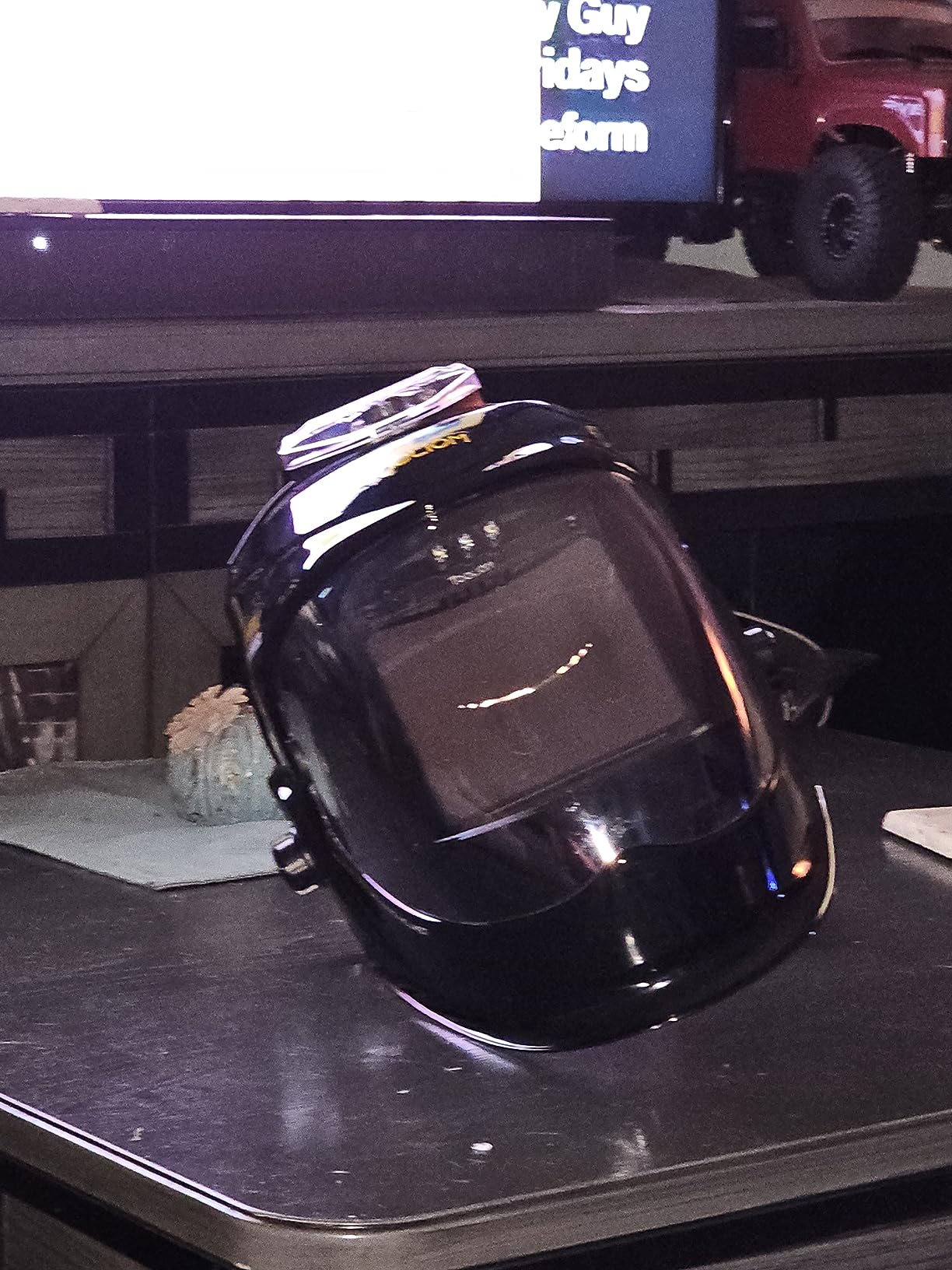 TOOLIOM Auto-Darkening True Color Welding Helmet with 3.94 x 3.66 View | 1/1/1/1 optics with DIN 3 light state, 1/30000s auto-darkening for Weld/cut/grind, 4 Arc Sensors customer photo 1