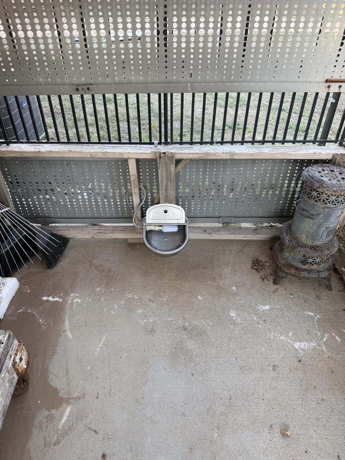 Automatic Animal Drinking Water Bowl, 304 Stainless Steel Waterer for Dog Horse Goat Pig Cow, Livestock Water Trough Dispenser with Pipe Hose, 2 Float Valves, Quick Connecter, Expansion Bolt customer photo 2