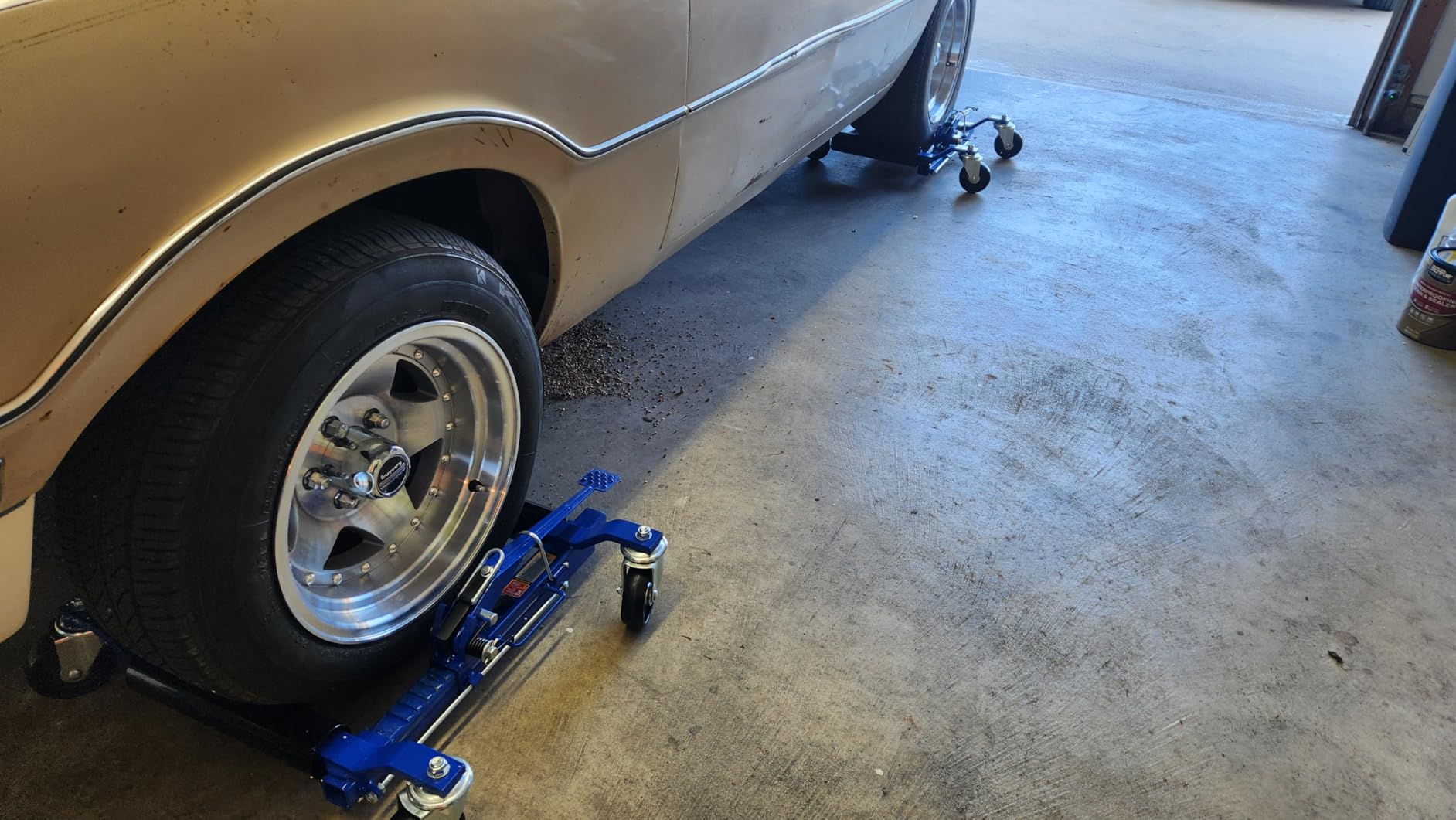TUFFIOM Car Wheel Dolly Jack Set of 4, Mechanical 6000-lbs Car Skates, 12'' Wheel Vehicle Positioning Jack, Heavy Duty Rollers with Ratcheting Foot Pedal for Tire Auto Repair Moving, Blue customer photo 2