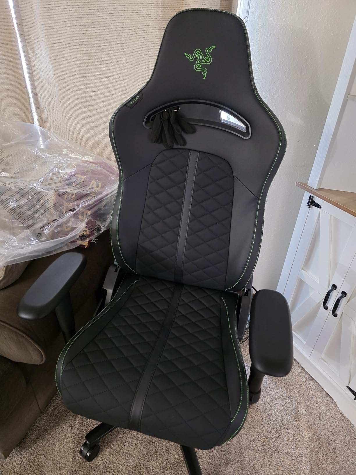 Razer Enki X Essential Gaming Chair, All-Day Comfort, Black | Built-in Lumbar Arch, Optimized Cushion Density, Dual-Textured, Eco-Friendly Synthetic Leather, Adjustable 152-degree Recline customer photo 2