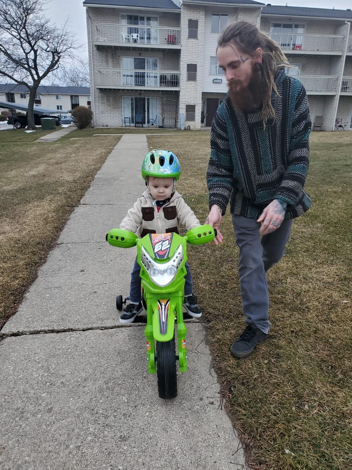 Best Choice Products Kids 6V Ride On Motorcycle w/Treaded Tires, Working Headlights, 2mph Top Speed, Training Wheels, Realistic Sounds, Music, Battery Charger - Blue customer photo 1