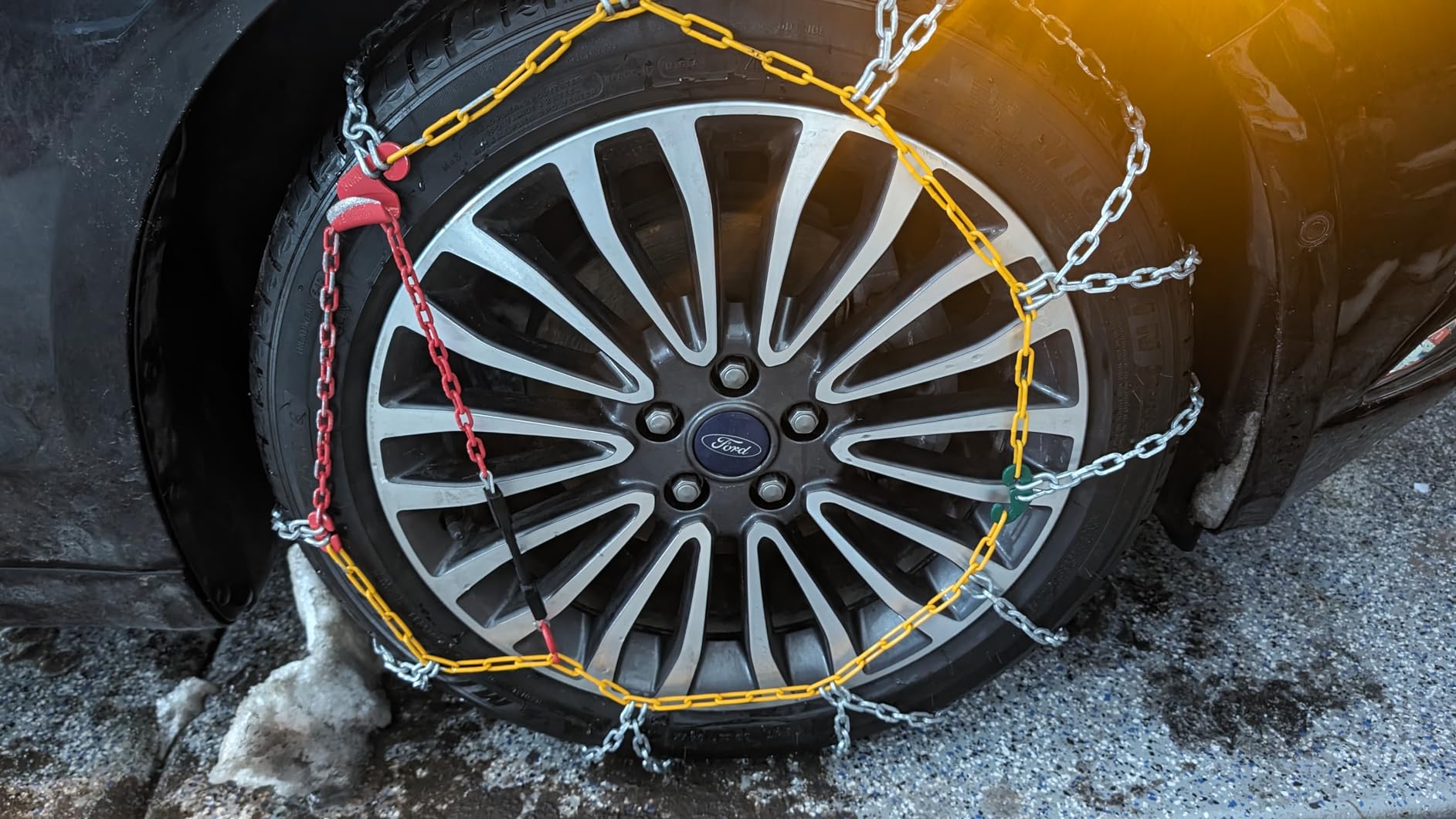 SCITOO KN140 Snow Chains for Passenger Car, Pickup, Trucks, SUV | Universal Emergency Tire Traction Chains, Anti-Skid Tire Chains Width 225 235 245 255 265 275mm (15