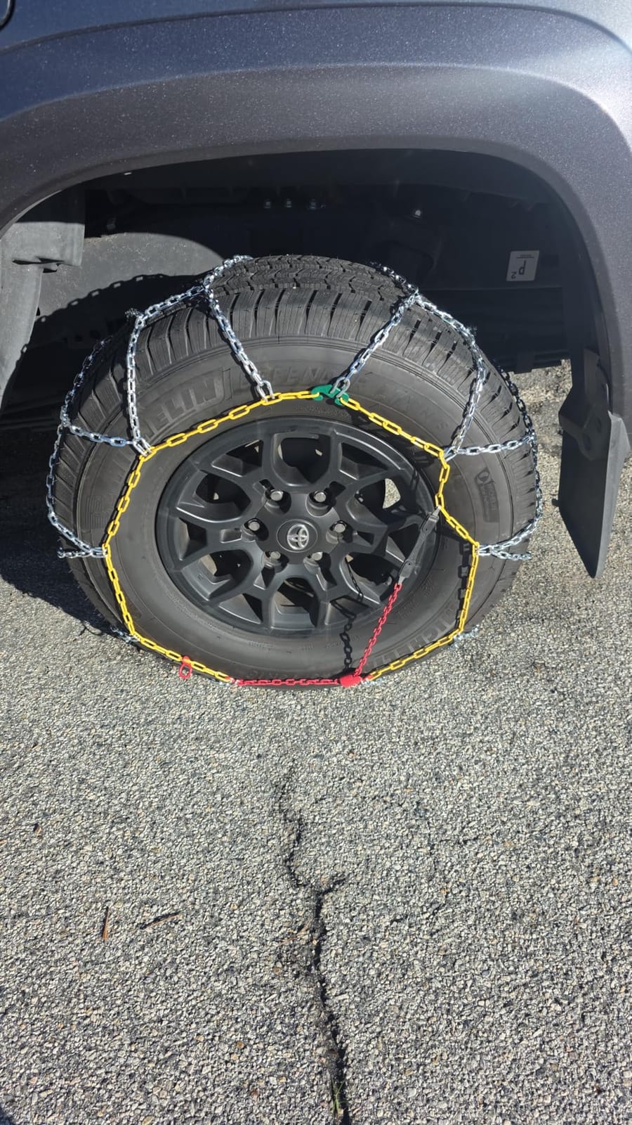 SCITOO KN140 Snow Chains for Passenger Car, Pickup, Trucks, SUV | Universal Emergency Tire Traction Chains, Anti-Skid Tire Chains Width 225 235 245 255 265 275mm (15