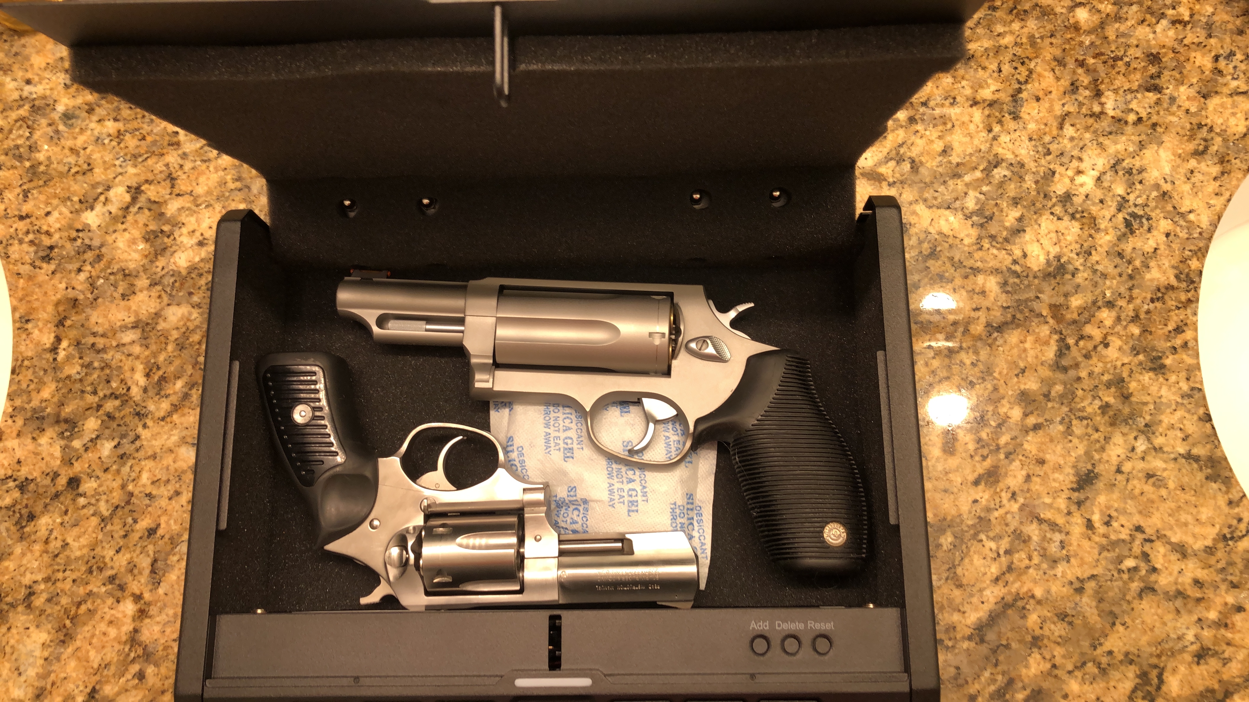 ONNAIS Iron PRO Biometric Fingerprint Gun Safe for Handgun with Keypad Lock customer photo 2