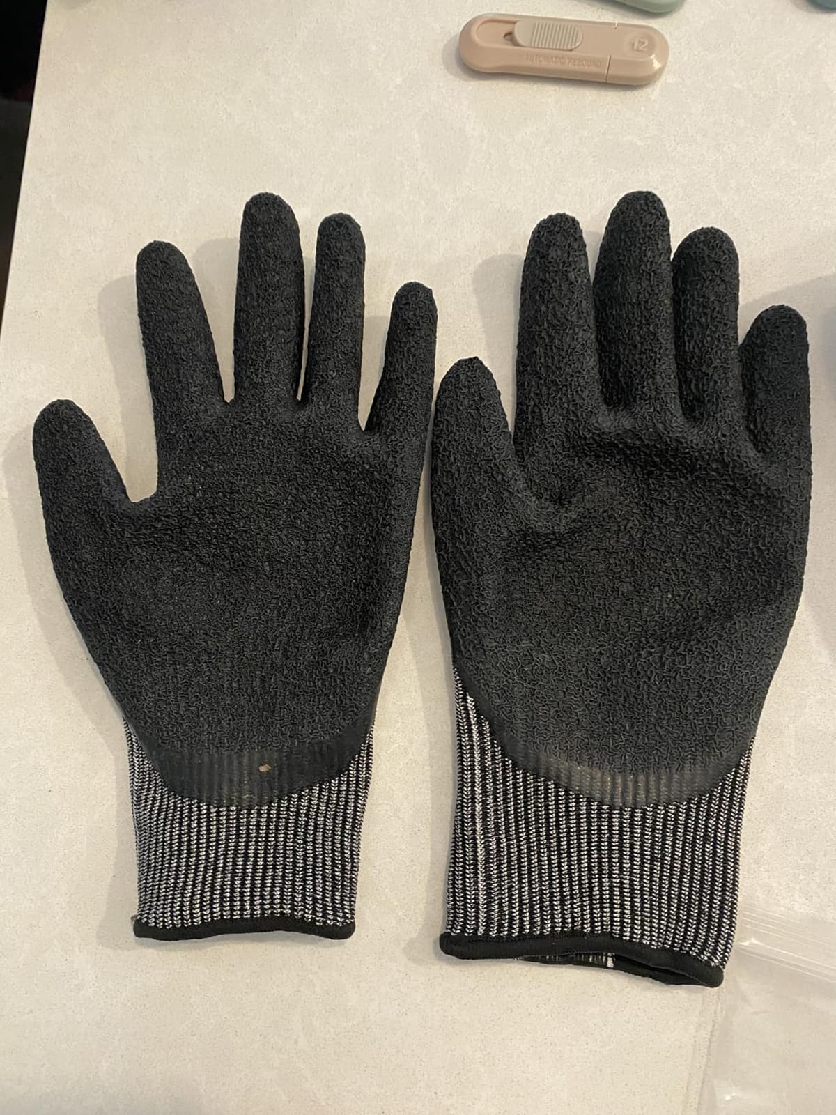 KastKing Kut Safe Cut Resistant Fishing Gloves for Men & Women | ANSI Level 6 Cut Protection, Ideal for Filleting, Outdoor, HPPE & Metal Knit, Non-Slip Rubber Palm, Easy-Clean Texture customer photo 1