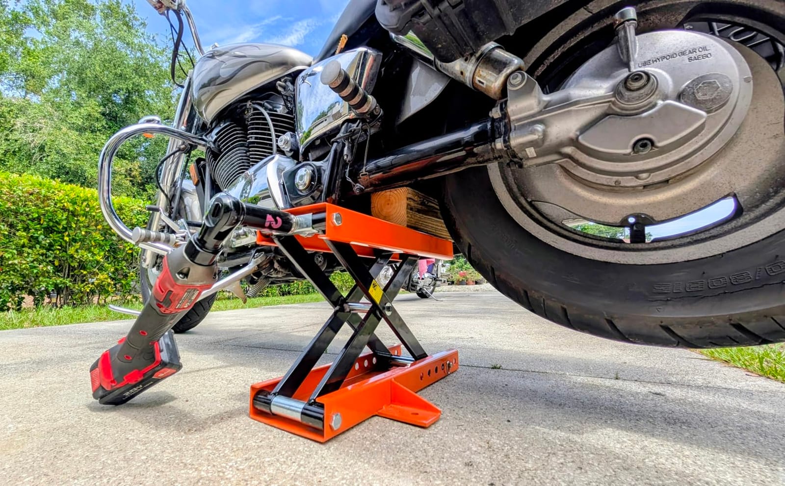 VEVOR Hydraulic Motorcycle Lift Table, 350 lbs Capacity Motorcycle Scissor Jack Lift with Wide Deck, J-Hooks, 4 Wheels, Hydraulic Foot-Operated Jack Stand customer photo 2