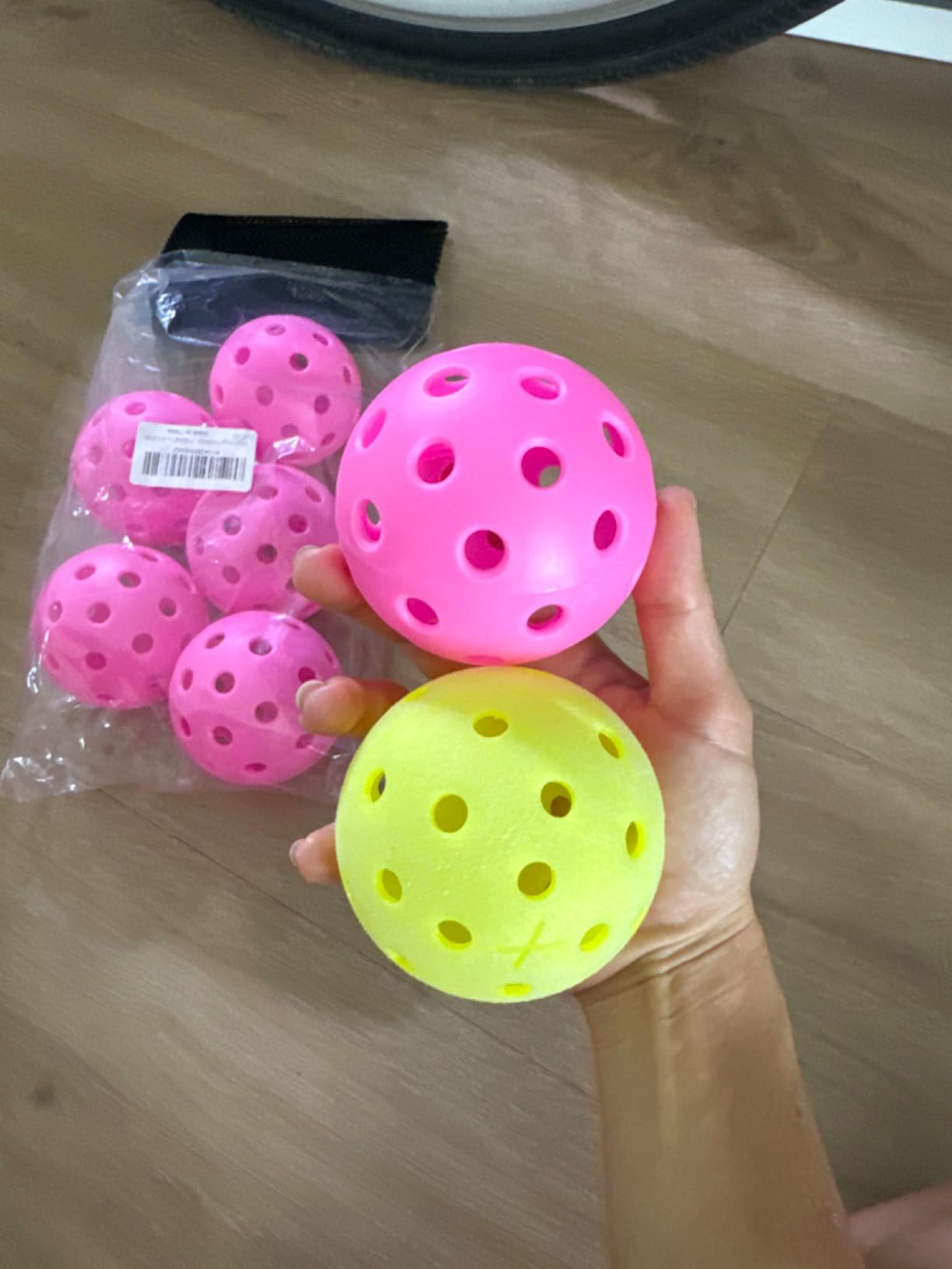 Magicorange Pickleball Balls, USAPA Approved 40 Holes Outdoor Pickleballs | 6/20 Pack with Mesh Bag for All Paddles and Courts, Weather Resistant, High Elasticity, Durable Seamless Design, Easy to Control customer photo 1
