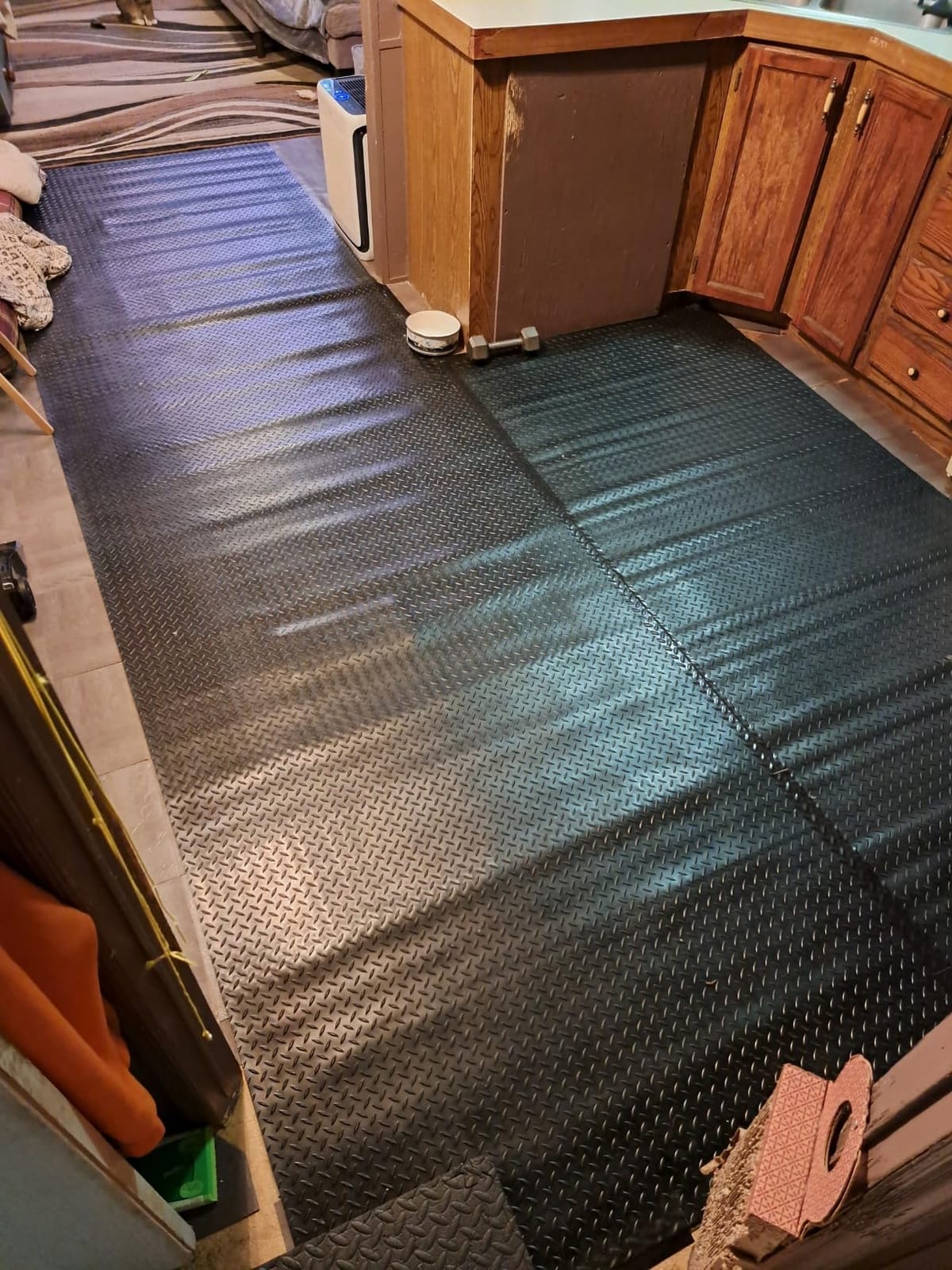 VEVOR Diamond-Plate Rubber Flooring Roll, 3 mm x 4 ft x 6 ft Garage Floor Mat, SBR Rubber Garage Flooring Roll, Easy to Clean, Diamond Plate Rubber Mat for Under Cars, Garage Industry Gym, Black customer photo 1