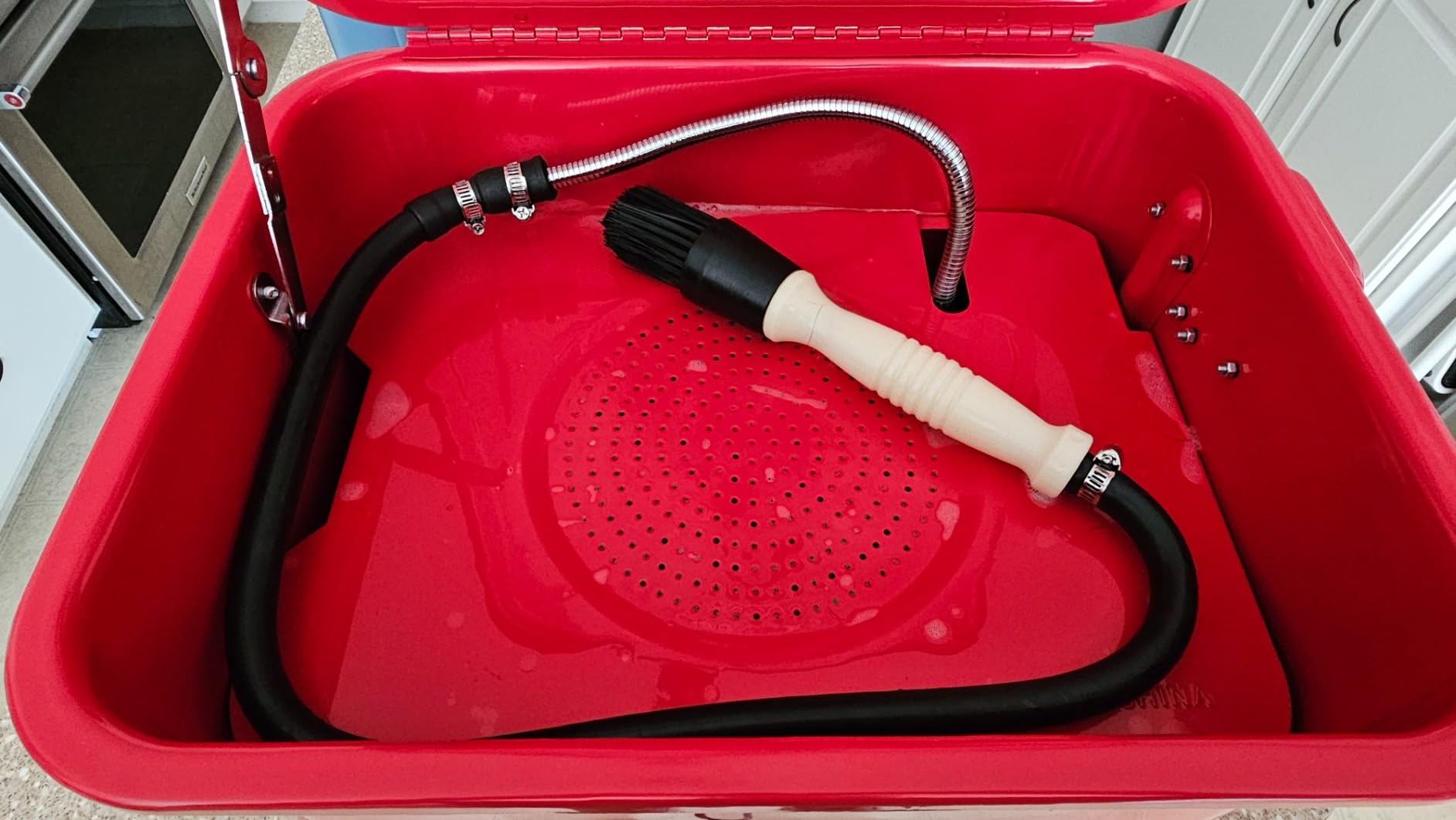 Jack Boss 3.5 Gallon Capacity Portable Steel Cabinet Parts Washer with 110V Electric Pump for Wheel Bearings, Gears, and carburetors, Red customer photo 1