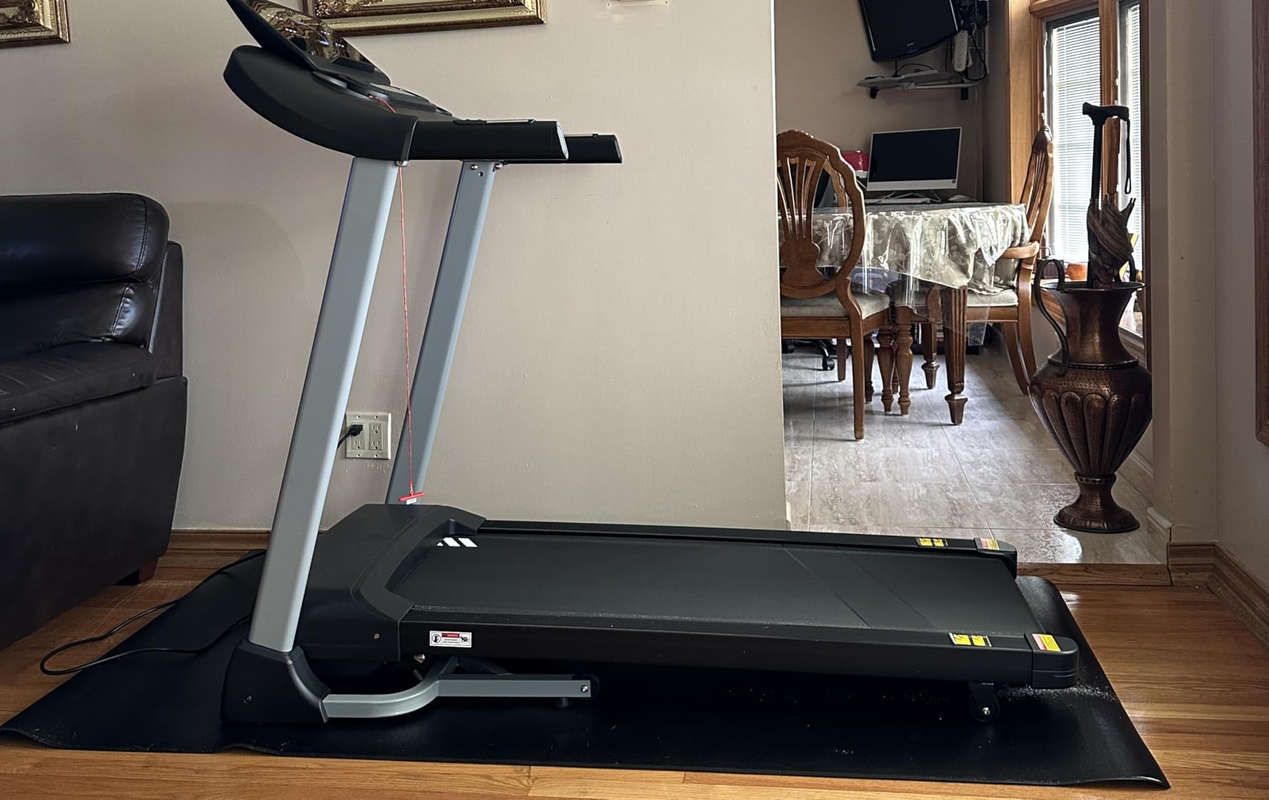 HUAGEED Treadmills for Home | 18% Auto Incline, 3.5 HP Quiet Motor, 400 LBS Capacity, 36 Workout Programs, Extra-Wide Running Belt customer photo 1