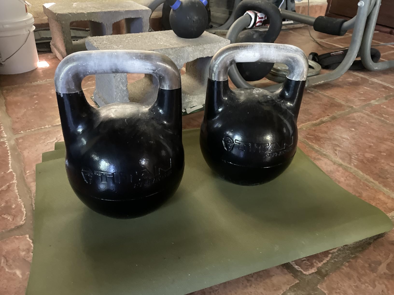 Titan Fitness Adjustable Competition Kettlebell, 12-32 KG, Ergonomic Smooth Grip Handle, Flat Base customer photo 1