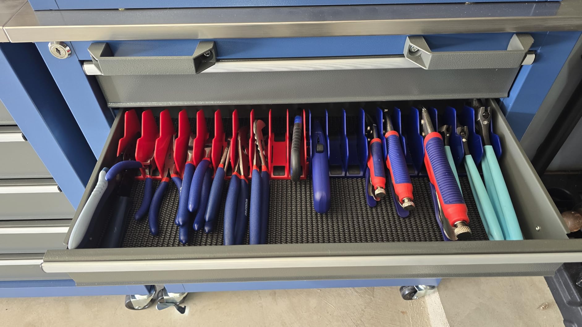 WORKPRO 2-Pack Plier Organizer Rack, 20-Slot Tool Organizer and Storage | Large Capacity Plier Holder, Non-Slip Rubber Base customer photo 2