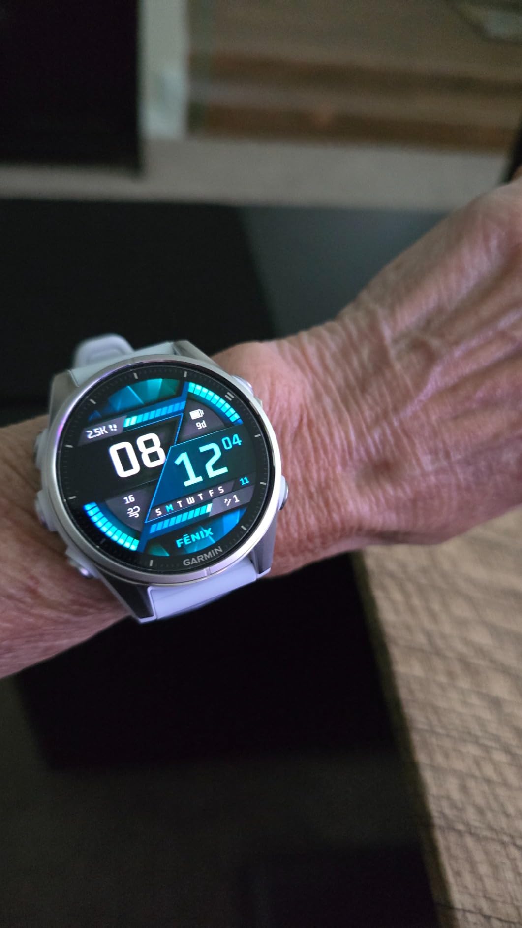 Garmin fenix 8, 43mm, Whitestone | Premium Multisport Smartwatch, AMOLED Display, GPS, Built-In Flashlight, Dive-Rated, Built-In Speakers & Mic customer photo 1