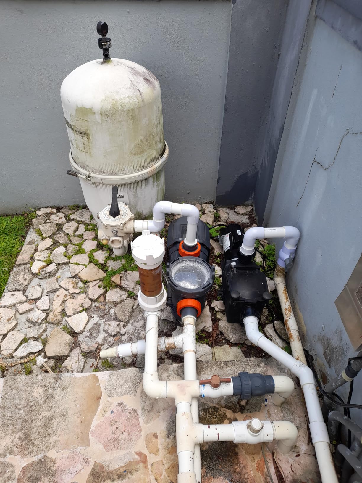 1.8HP Variable Speed Pool Pump for Inground & Above-Ground Pools, Permanent Magnet Motor, 220V-240V, High-Flow 9114 GPH, Energy Efficient & Quiet Self-Priming Pool Pump with Filter Basket customer photo 1