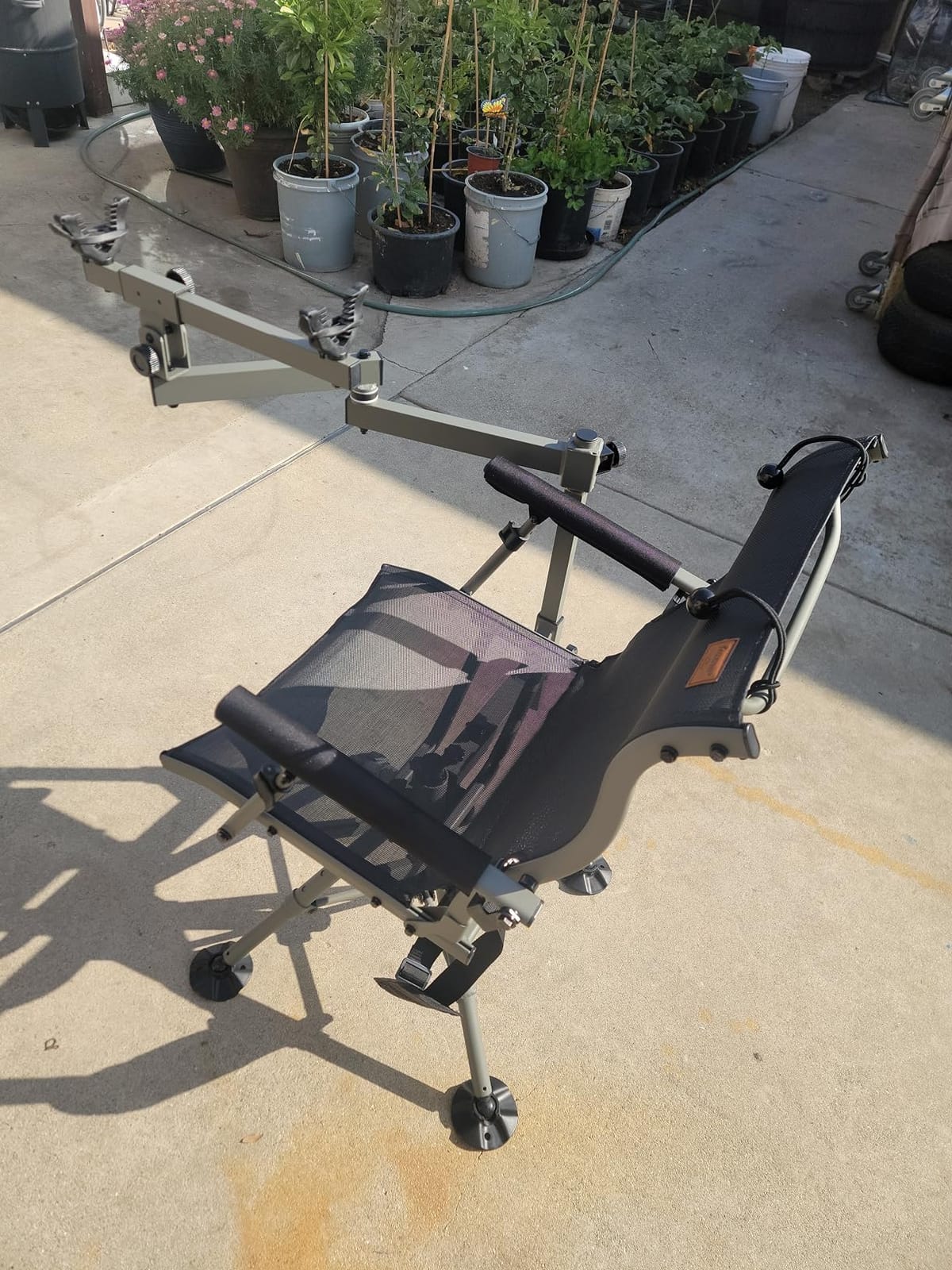 Giantex 360° Swivel Hunting Chair with Gun Rest, Adjustable Armrests, Telescopic Legs, All-Terrain Duck Feet, Shoulder Strap, 330 Lbs Capacity, Outdoor Ground Blind Seat, Folding Deer Hunting Seat customer photo 2