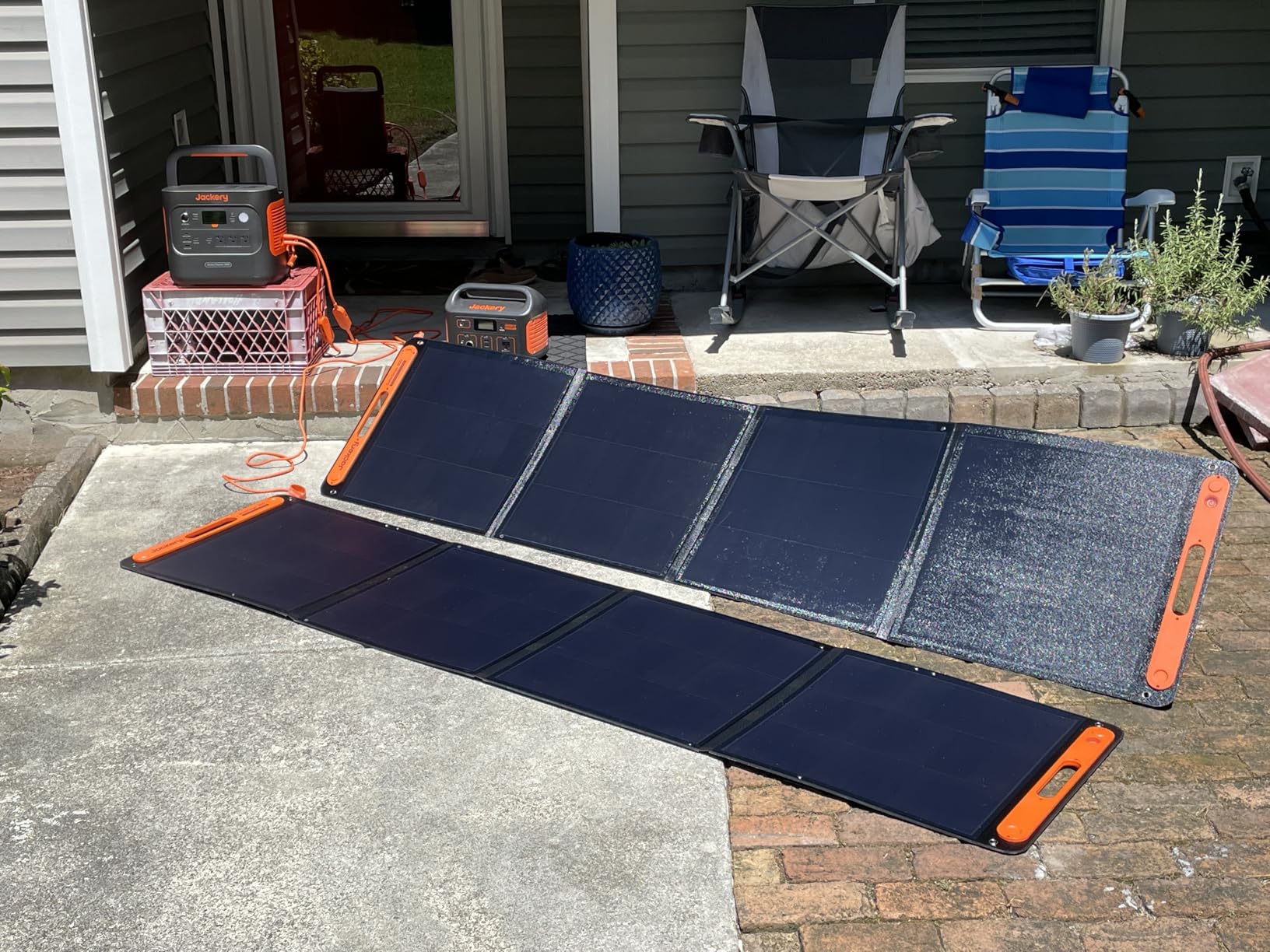 Jackery Explorer 2000 v2 and 2x200W Solar Panels, 2042Wh, 2200W AC Output, LiFePO4 Battery, 20ms UPS, USB-C PD 100W Fast Charging, Solar Generator for Power Outages, Emergencies, Camping customer photo 1